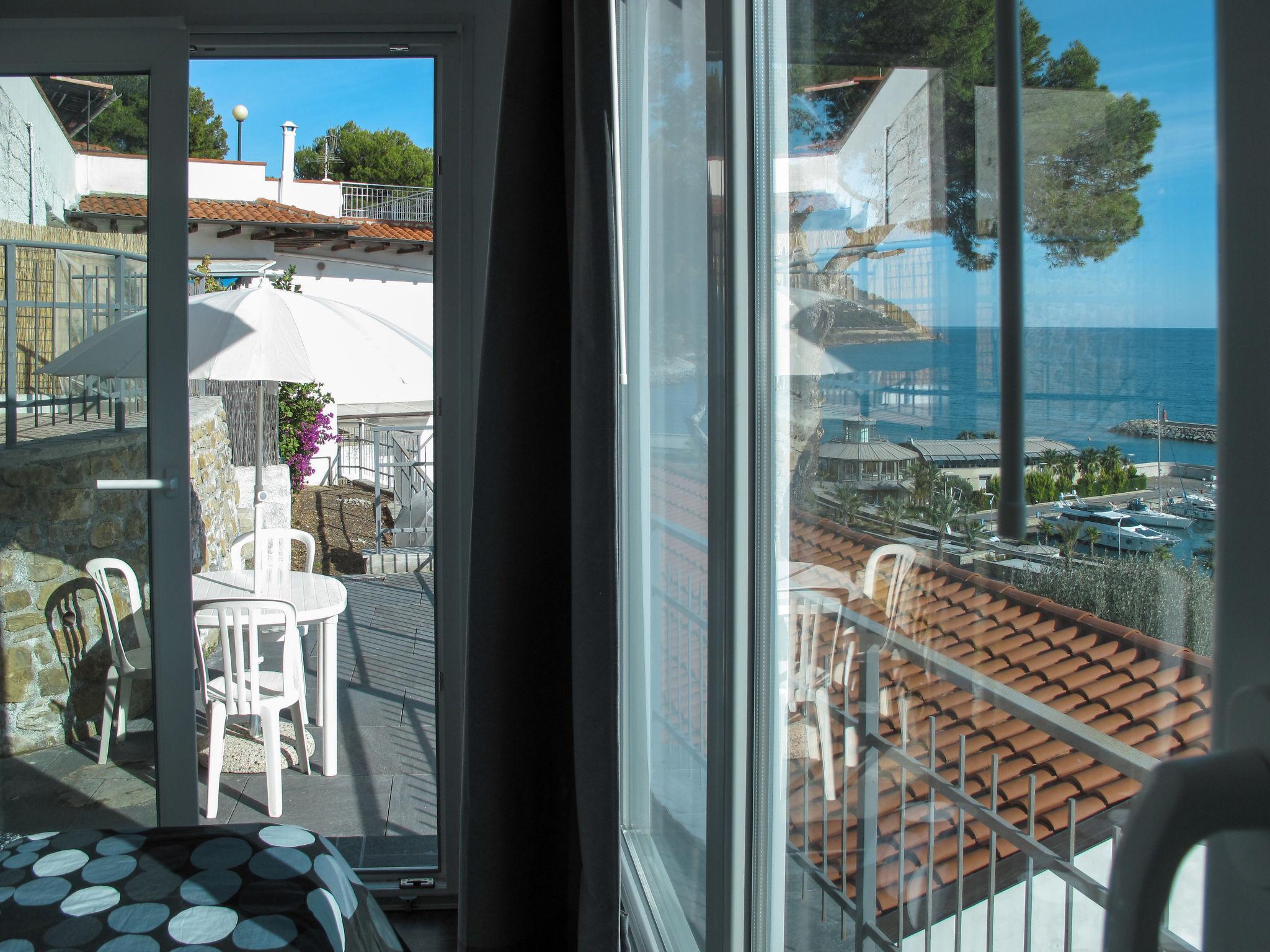 Foto 6 - Casa de 1 habitación en San Lorenzo al Mare con terraza y vistas al mar