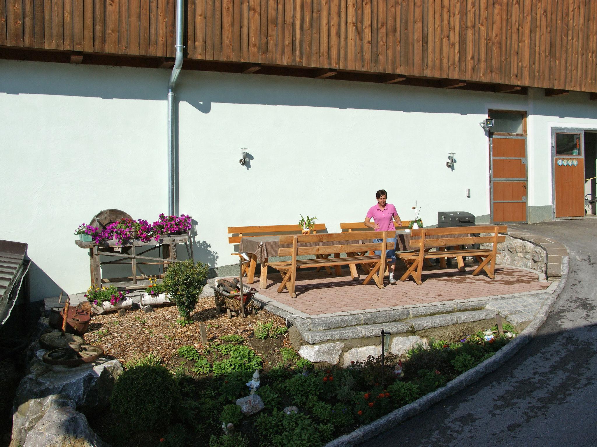 Photo 2 - Appartement de 4 chambres à Piesendorf avec jardin et terrasse