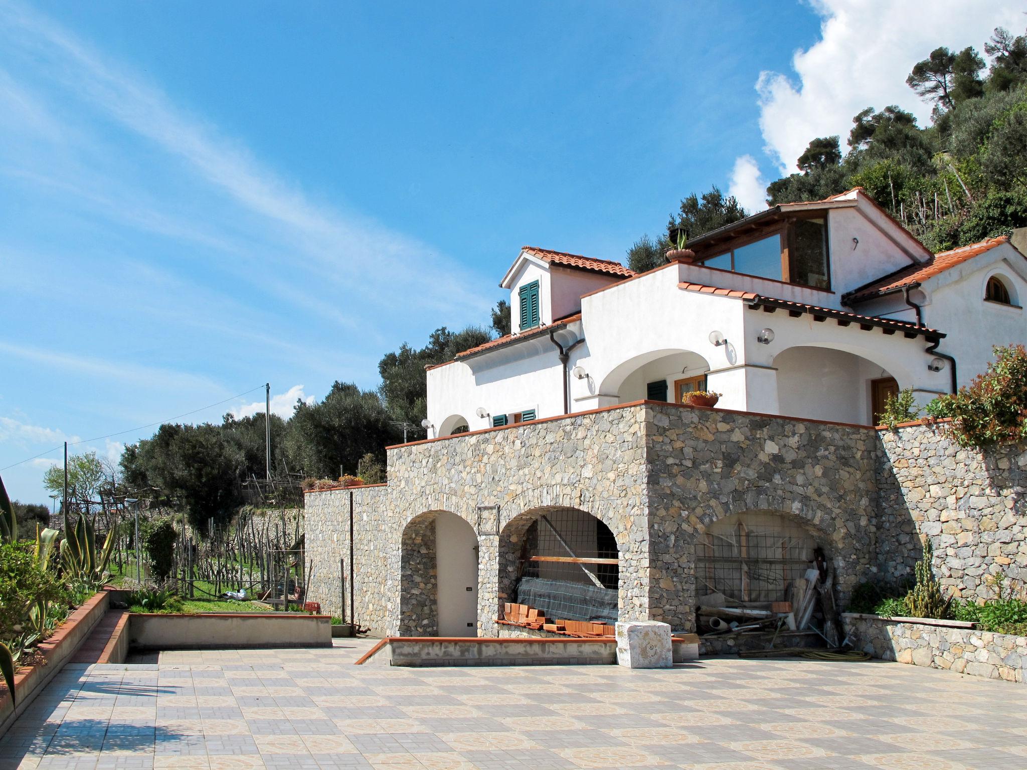 Foto 3 - Apartamento de 1 habitación en Finale Ligure con terraza y vistas al mar