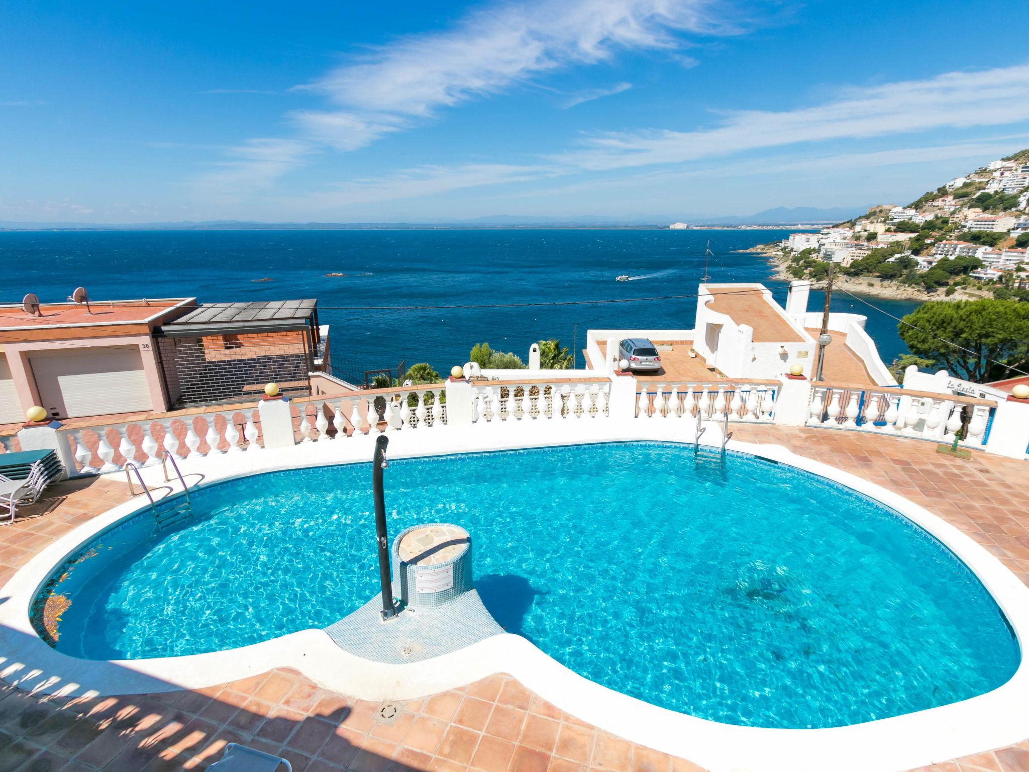 Foto 15 - Casa de 2 quartos em Roses com piscina e vistas do mar