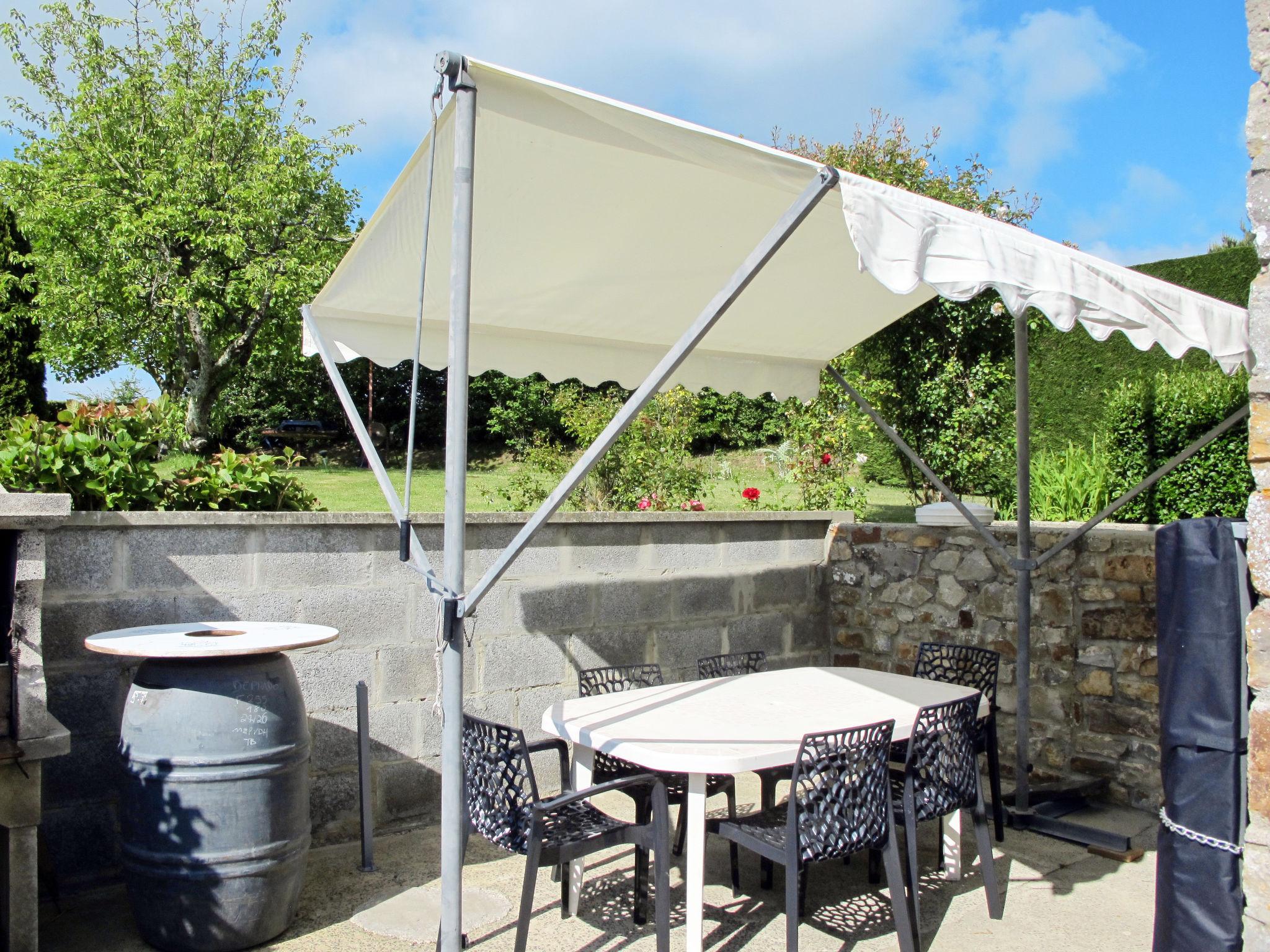 Photo 2 - Maison de 4 chambres à Saint-Maurice-en-Cotentin avec terrasse