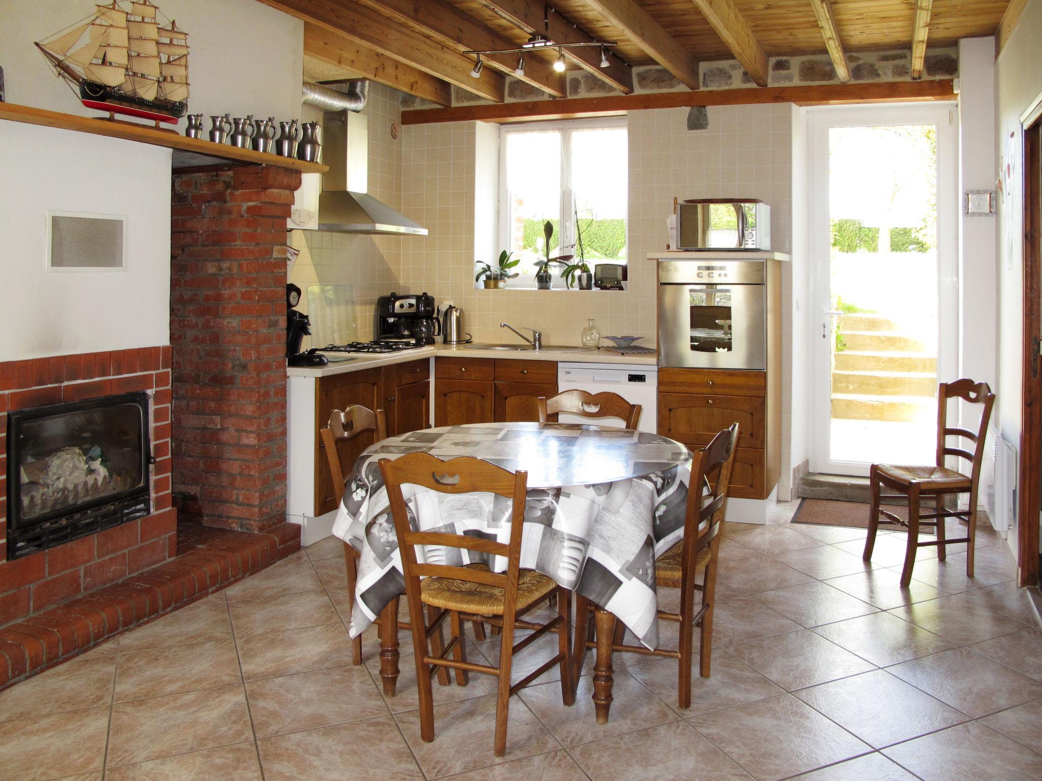 Photo 9 - Maison de 4 chambres à Saint-Maurice-en-Cotentin avec jardin et terrasse