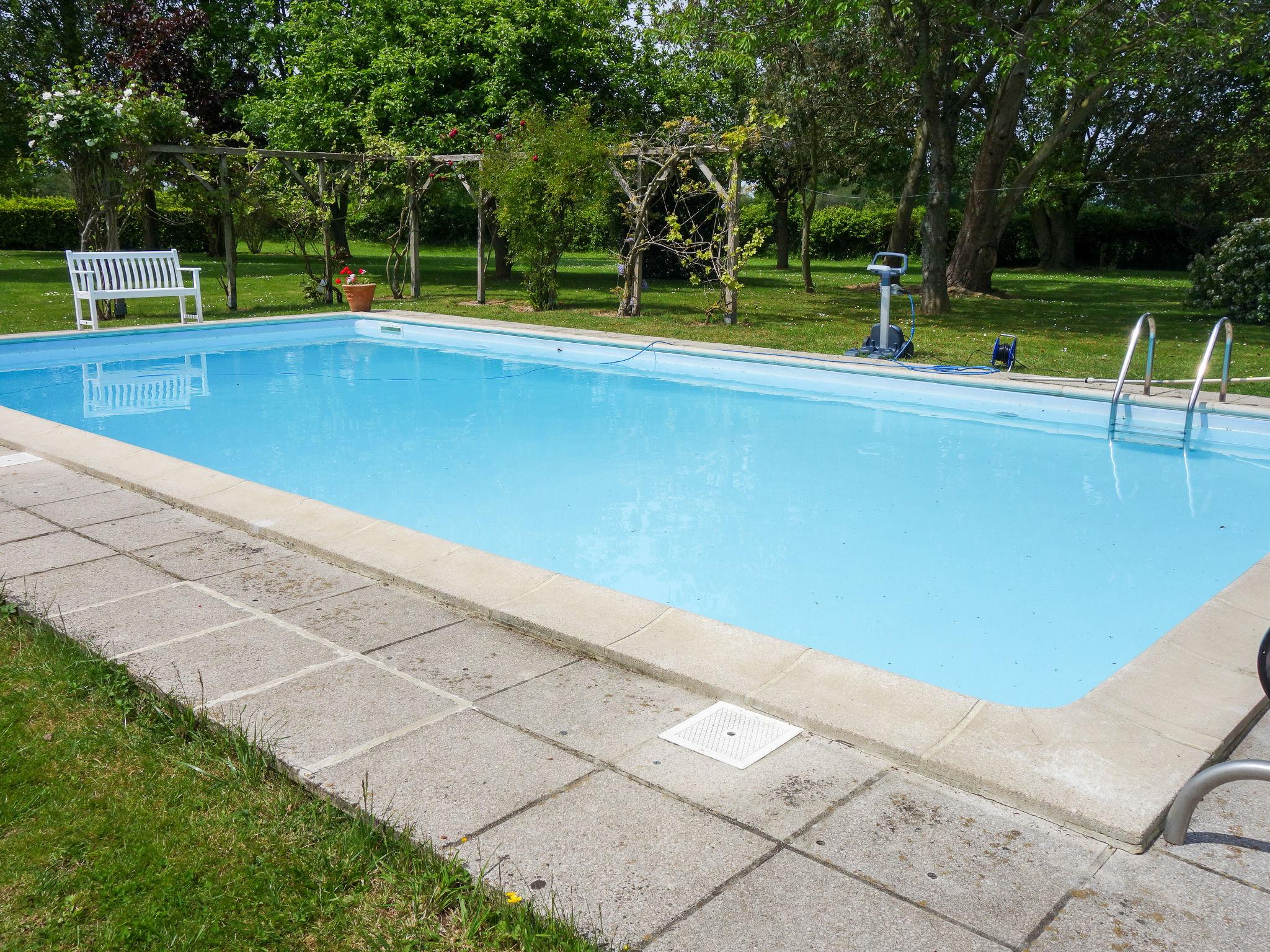 Foto 27 - Casa de 5 quartos em Tour-en-Bessin com piscina privada e jardim