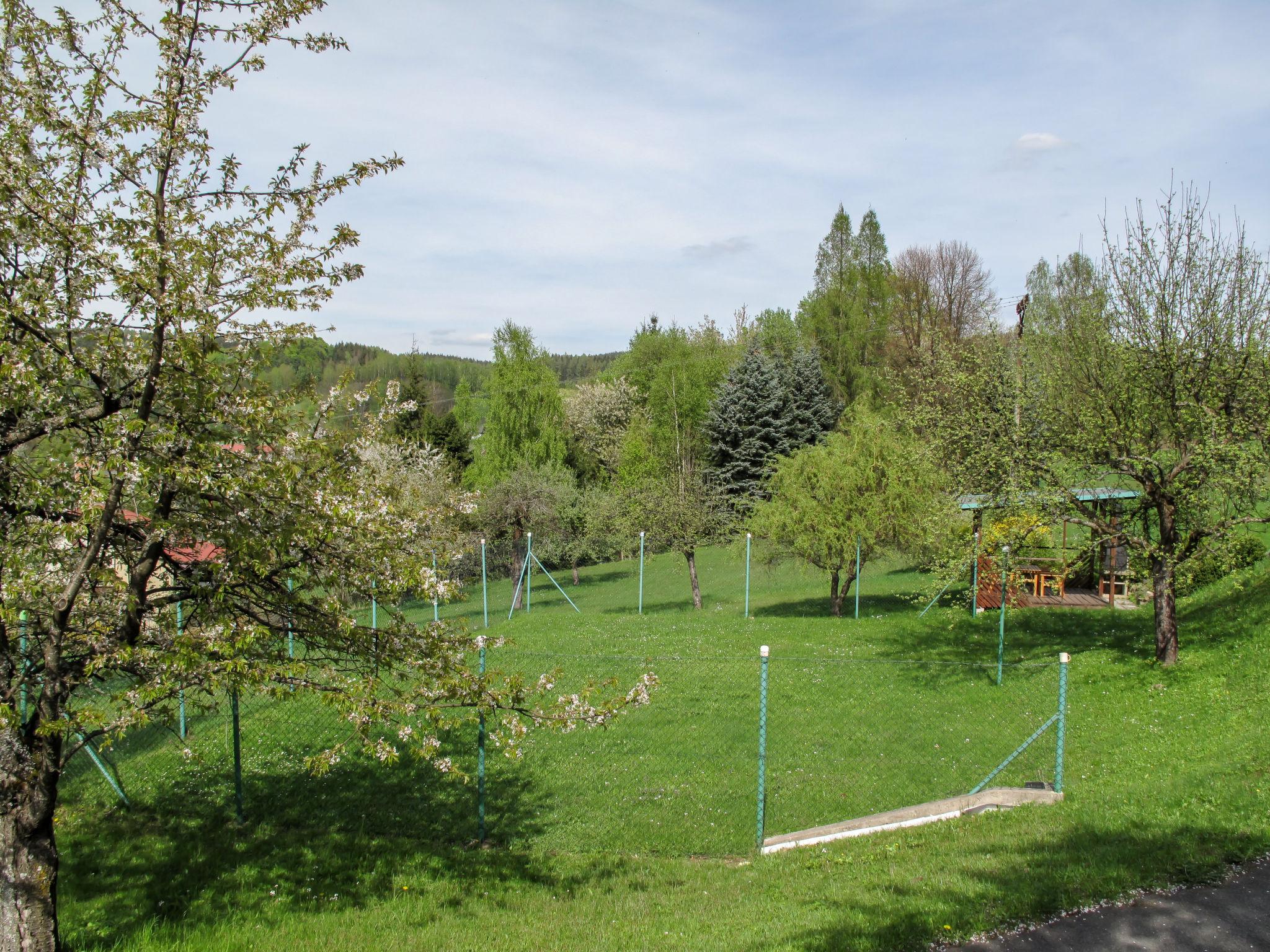 Photo 17 - Maison de 2 chambres à Jesenný avec jardin