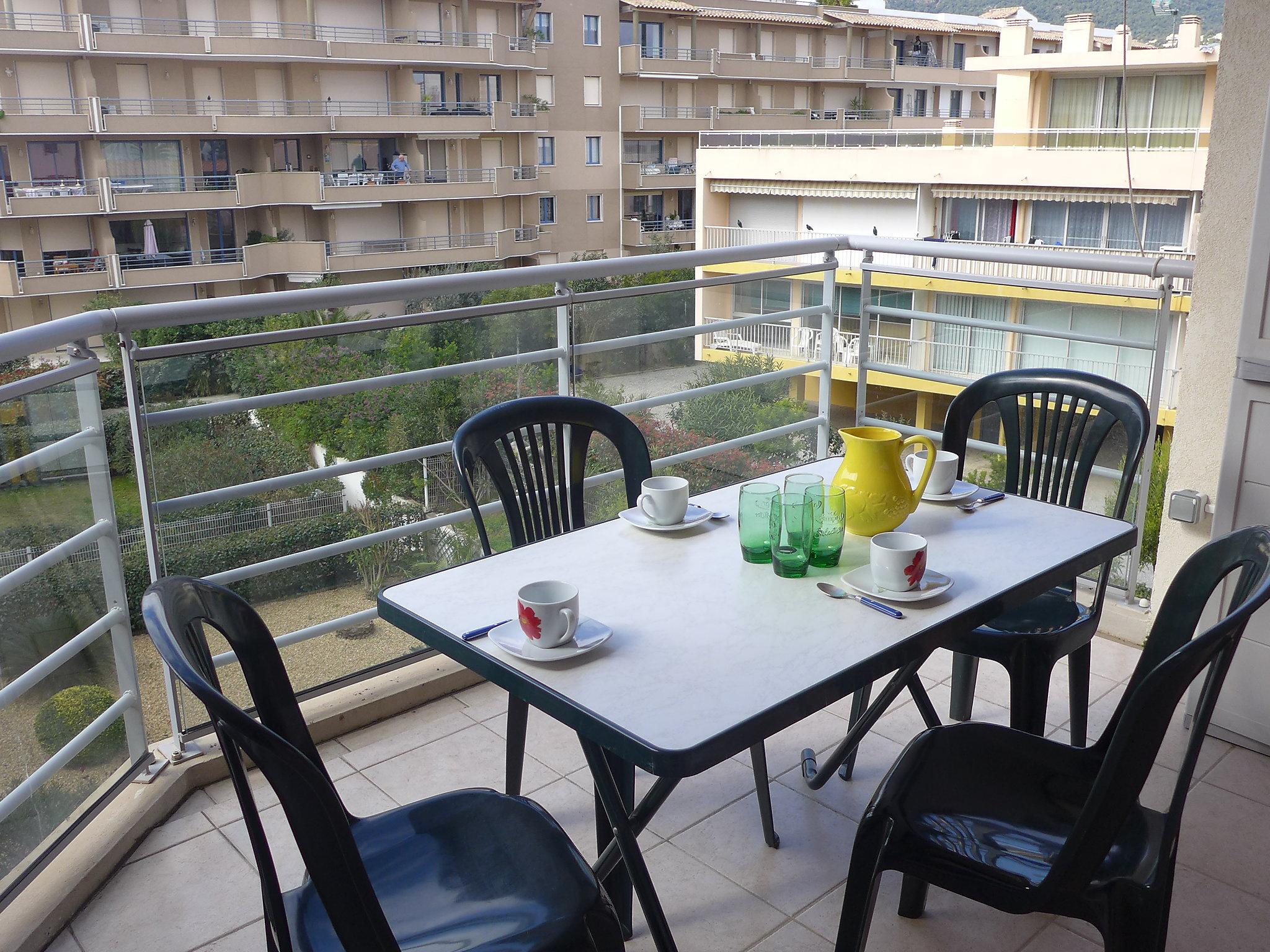 Foto 20 - Apartment mit 1 Schlafzimmer in Cavalaire-sur-Mer mit terrasse