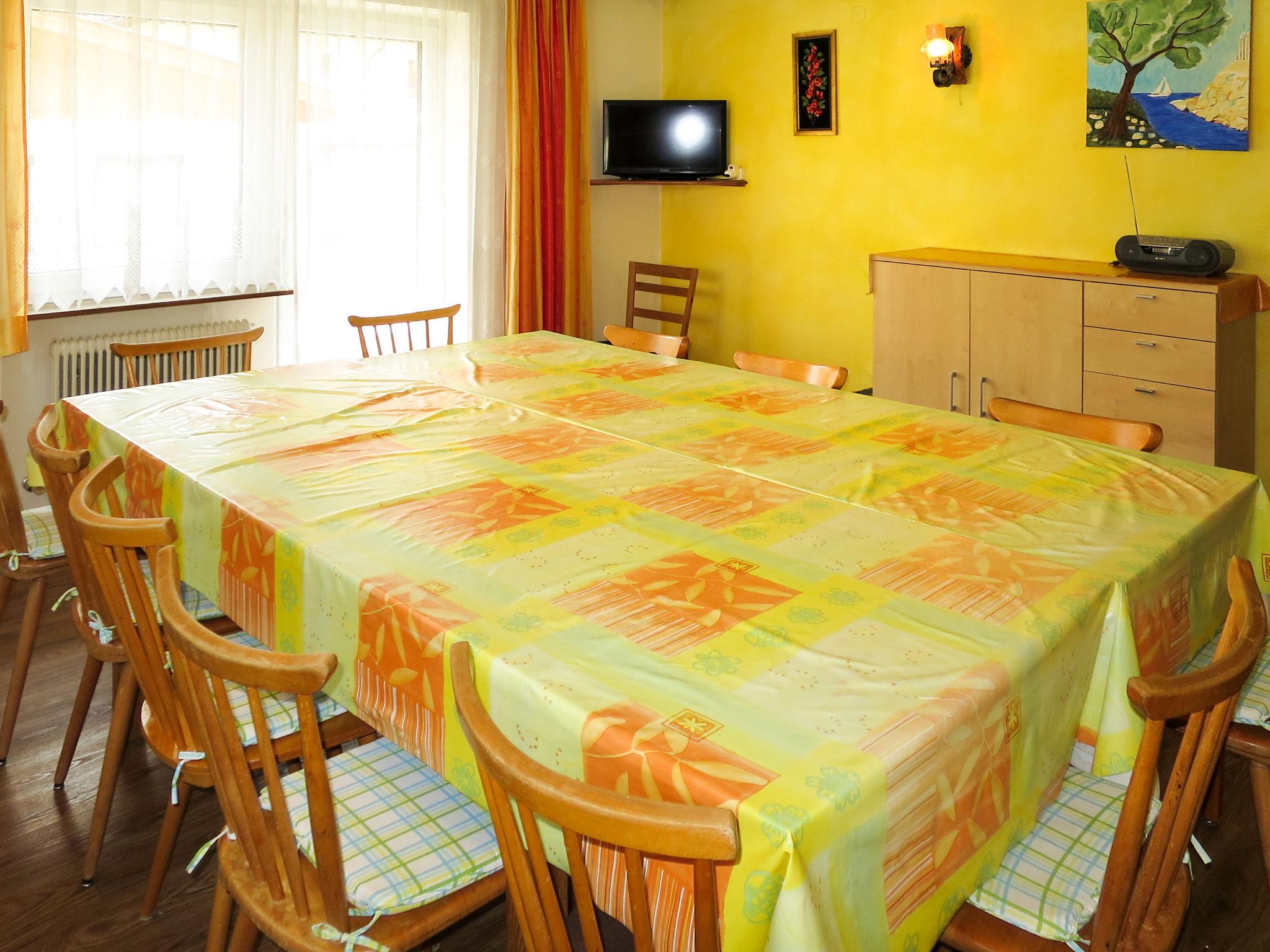 Photo 4 - 2 bedroom Apartment in Aschau im Zillertal with garden and mountain view
