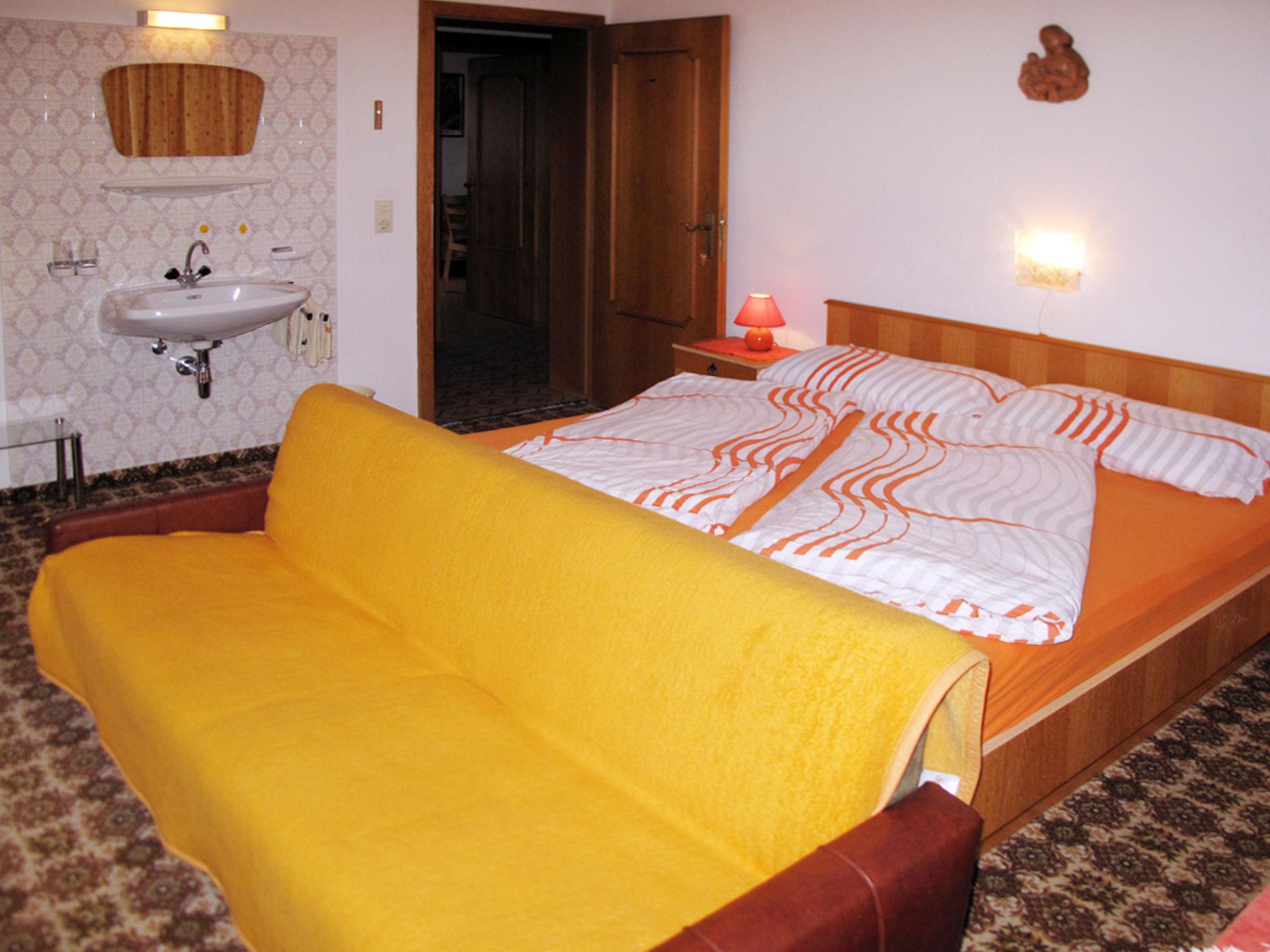 Foto 12 - Appartamento con 6 camere da letto a Aschau im Zillertal con giardino e vista sulle montagne