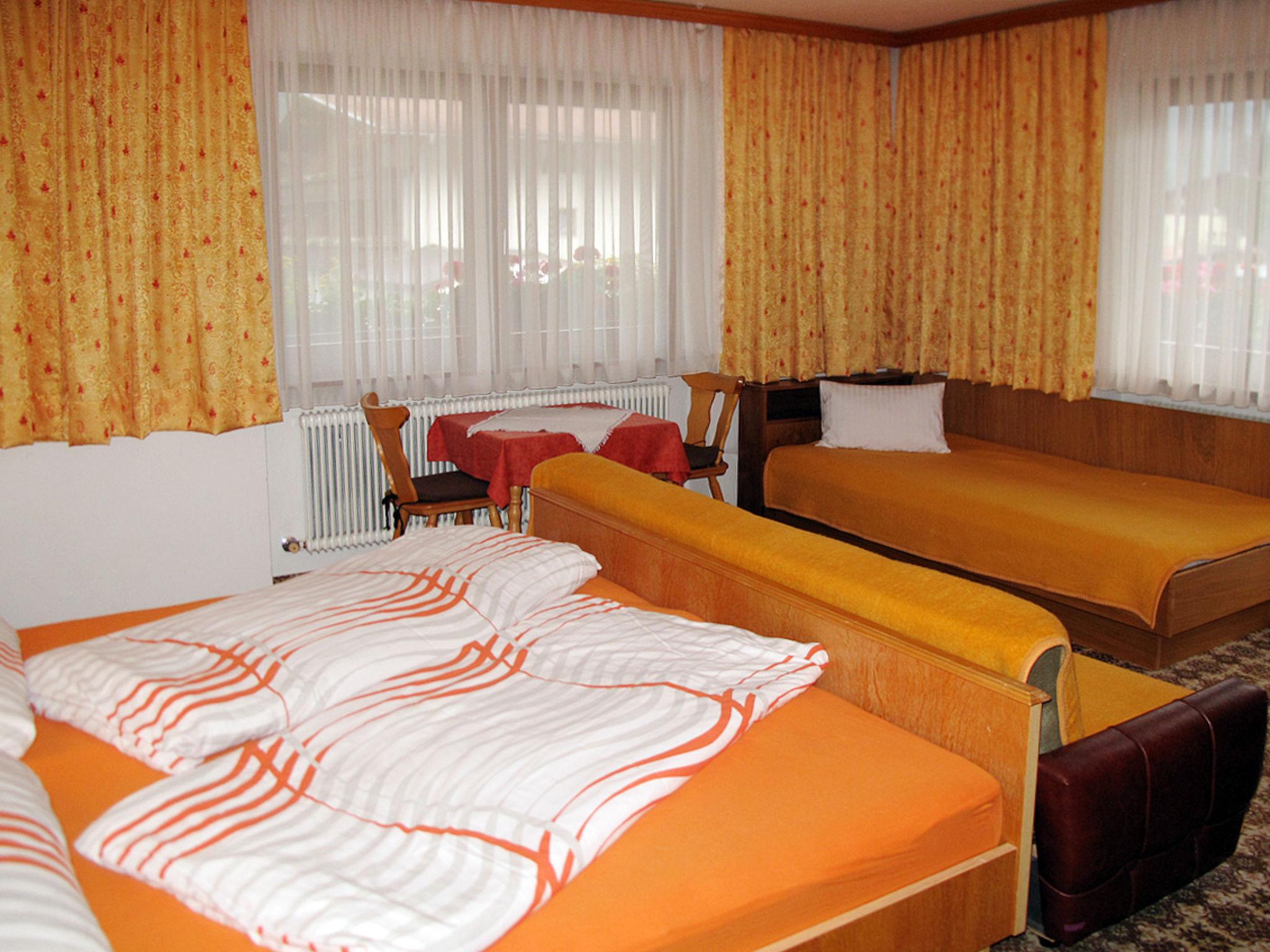 Foto 13 - Appartamento con 6 camere da letto a Aschau im Zillertal con giardino e vista sulle montagne