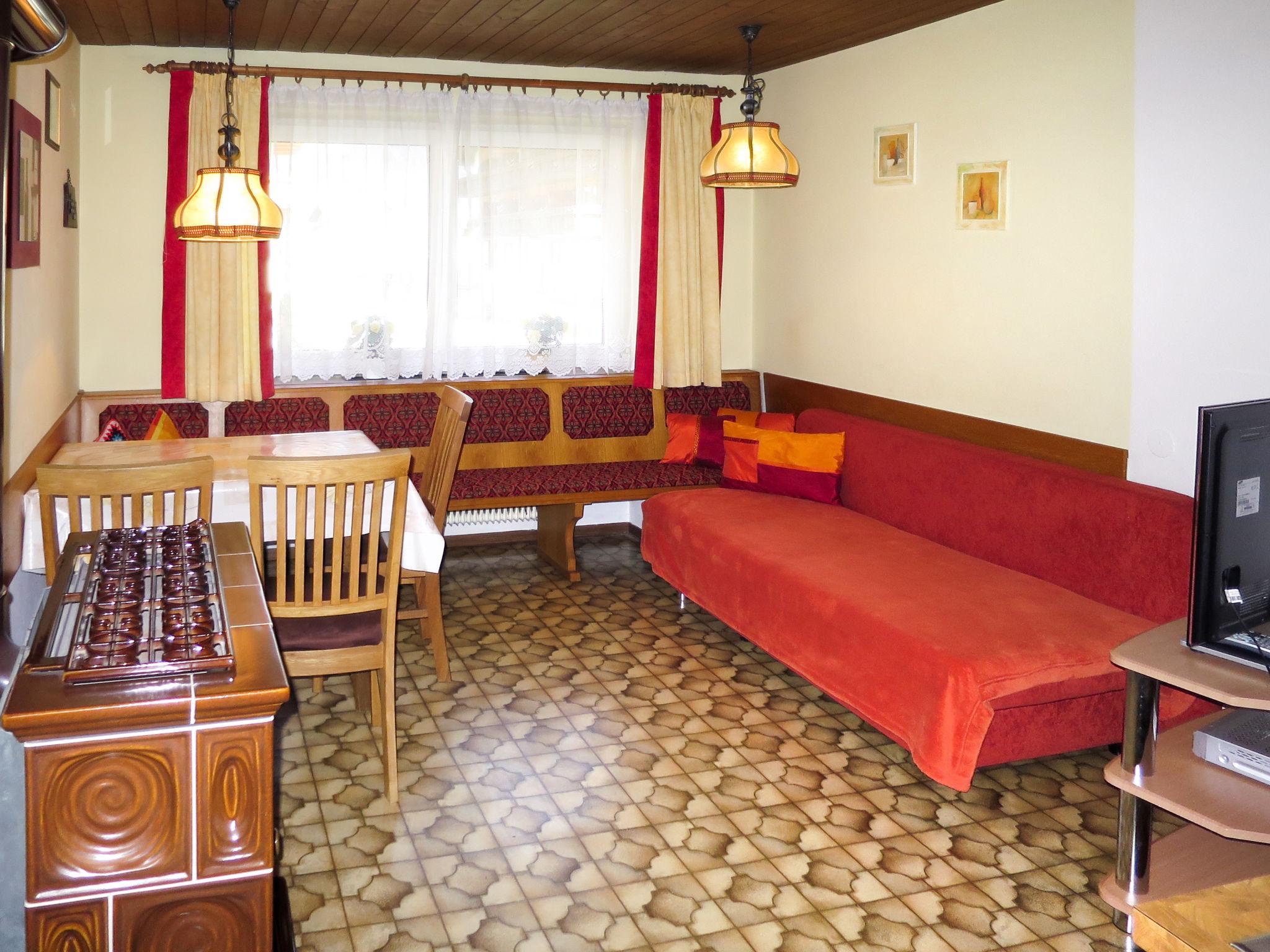 Foto 3 - Appartamento con 2 camere da letto a Aschau im Zillertal con giardino e vista sulle montagne