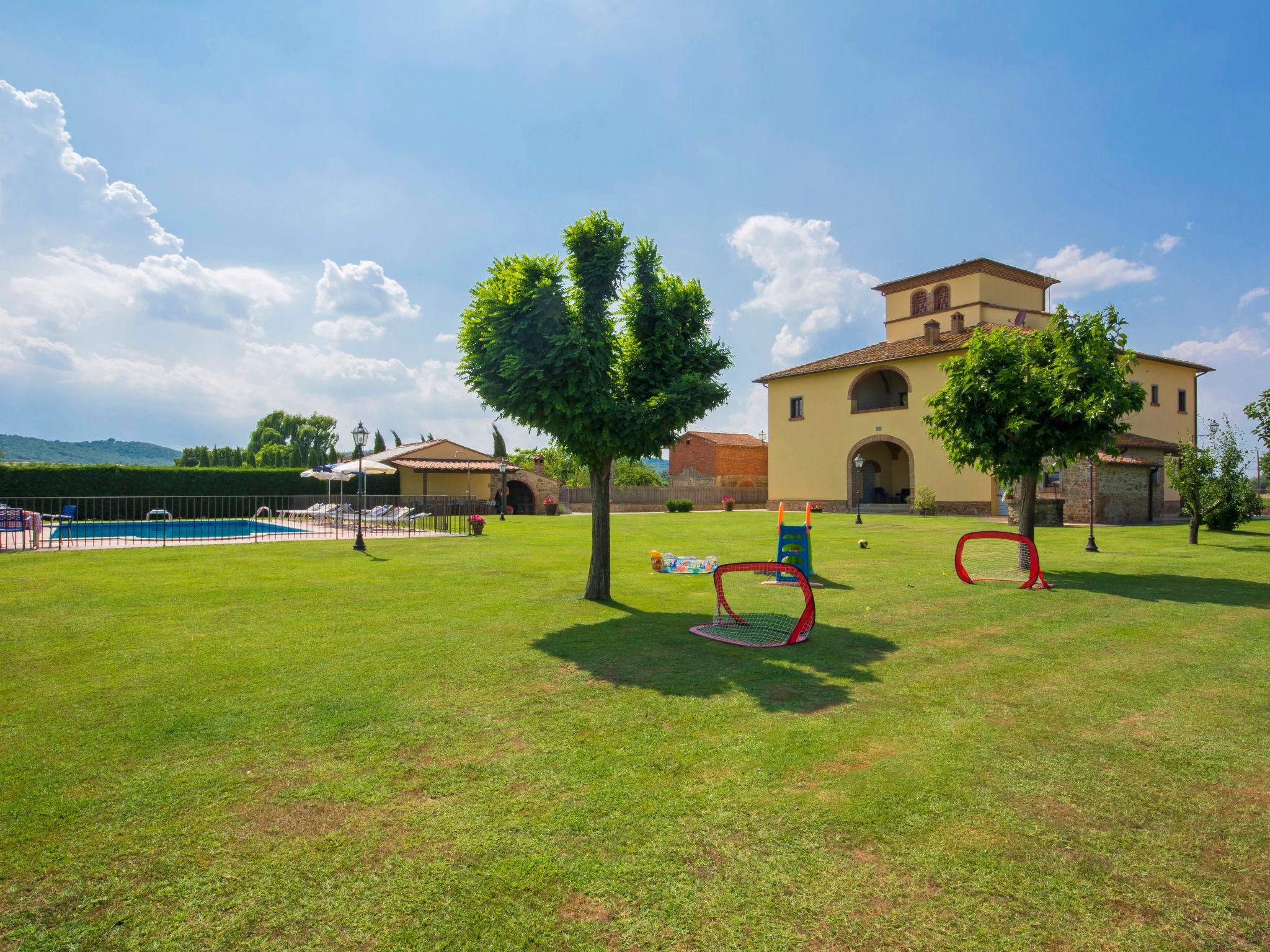 Foto 3 - Casa de 6 quartos em Monte San Savino com piscina privada e jardim