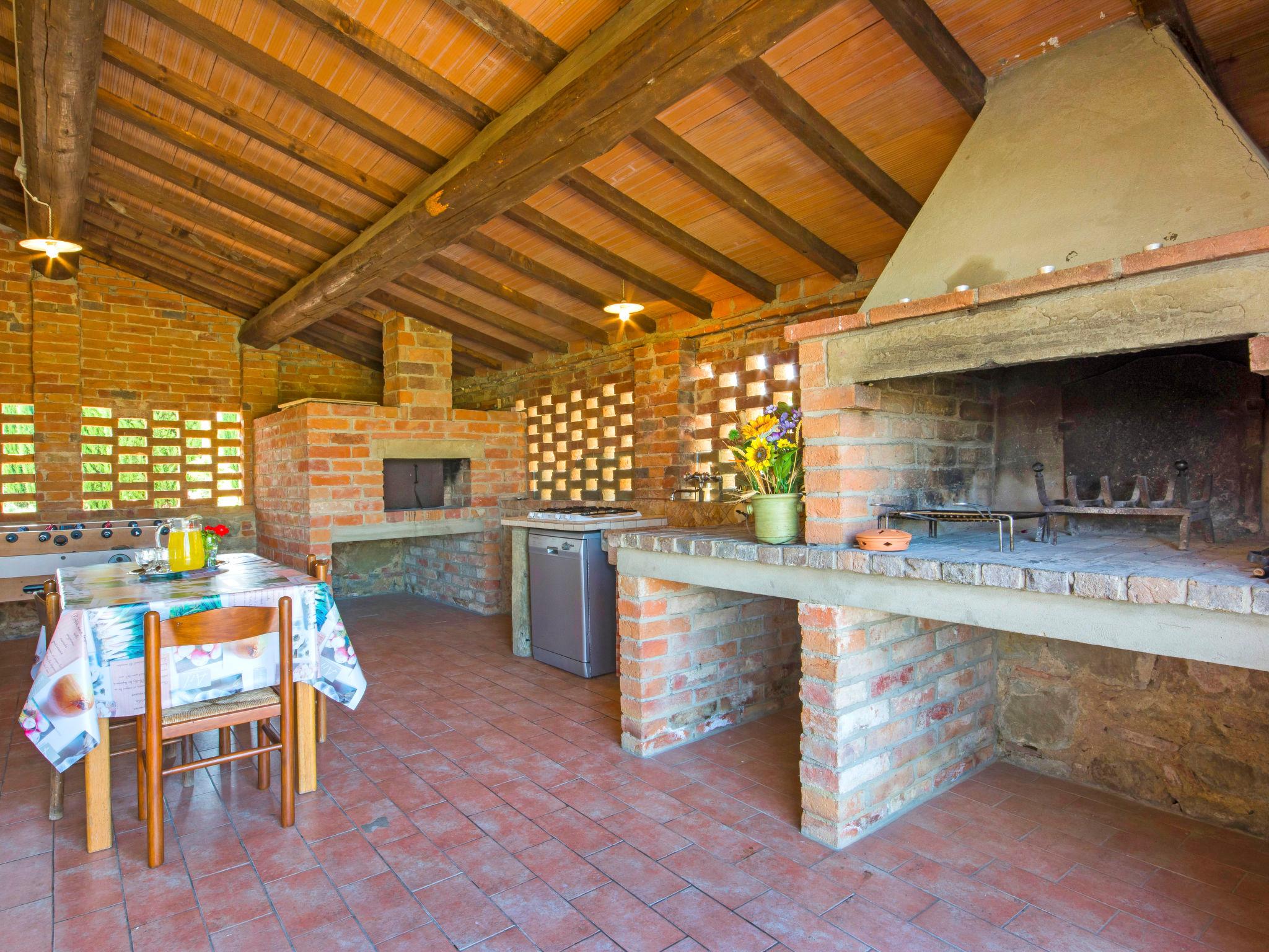 Foto 29 - Casa de 8 habitaciones en Monte San Savino con piscina privada y jardín