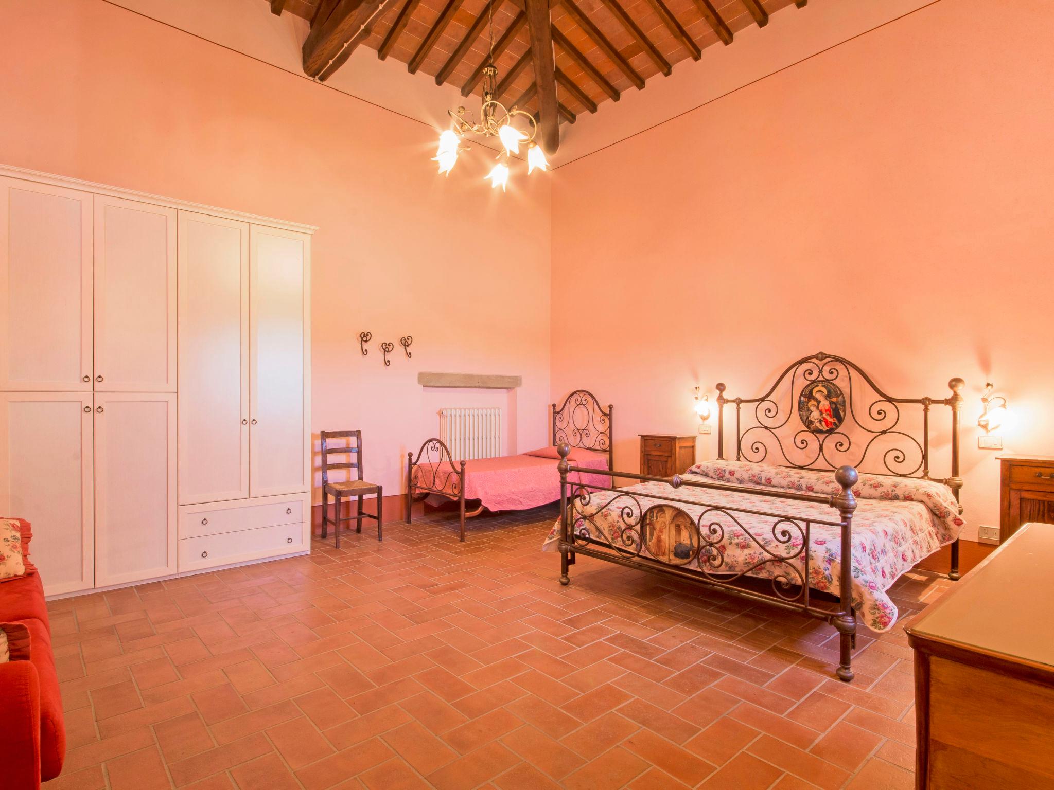 Foto 17 - Haus mit 6 Schlafzimmern in Monte San Savino mit privater pool und garten
