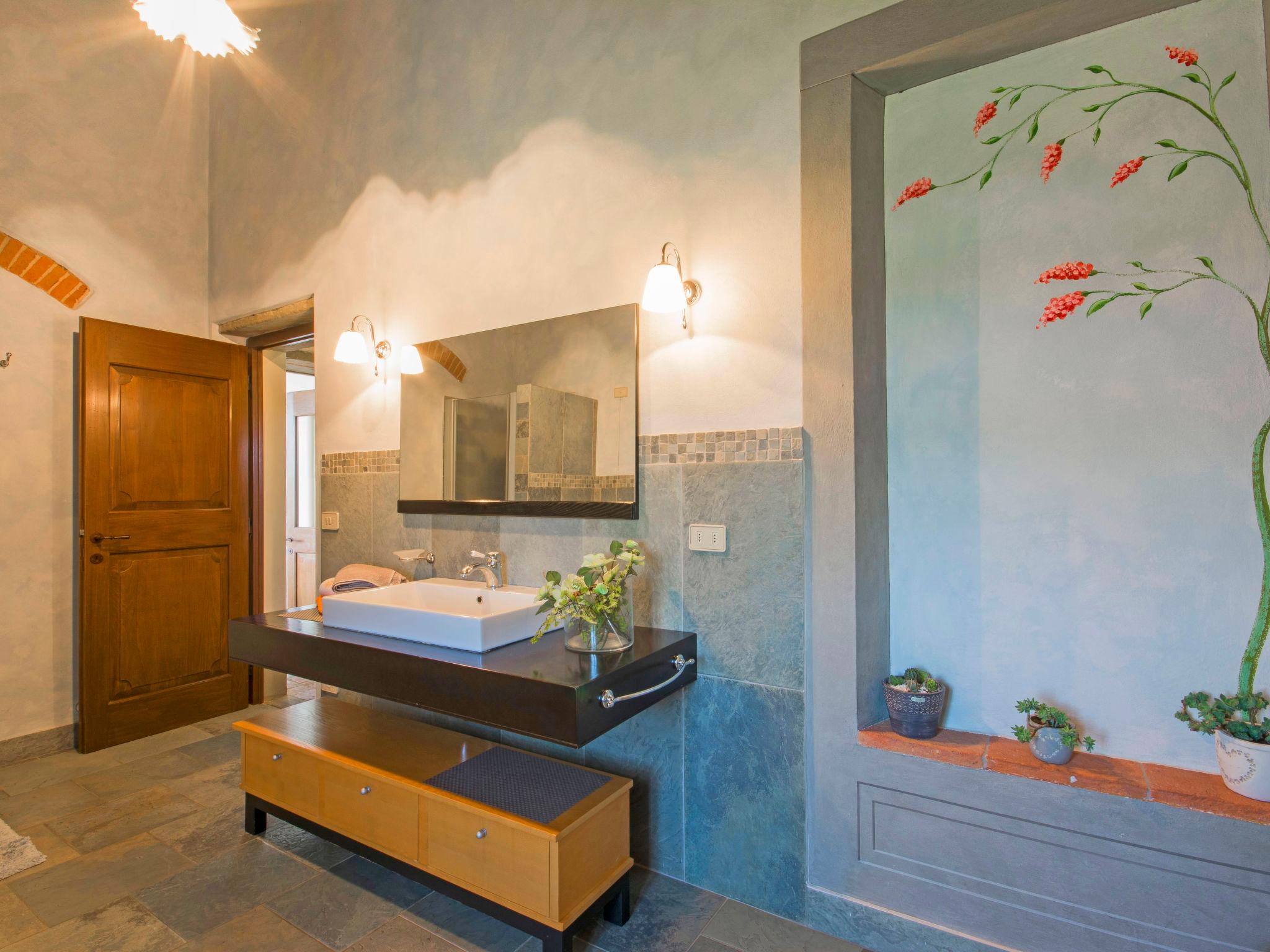Foto 26 - Haus mit 8 Schlafzimmern in Monte San Savino mit privater pool und garten