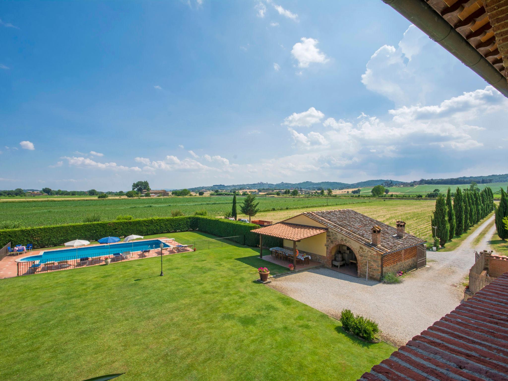 Foto 2 - Casa de 8 quartos em Monte San Savino com piscina privada e jardim