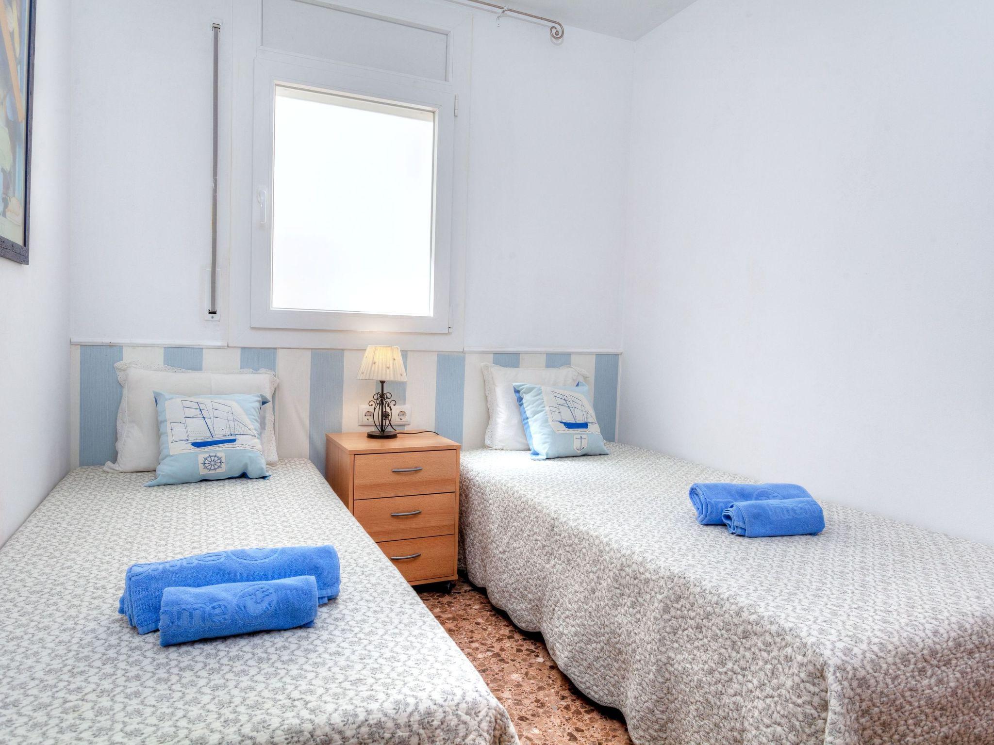 Foto 12 - Apartamento de 3 habitaciones en l'Escala con vistas al mar