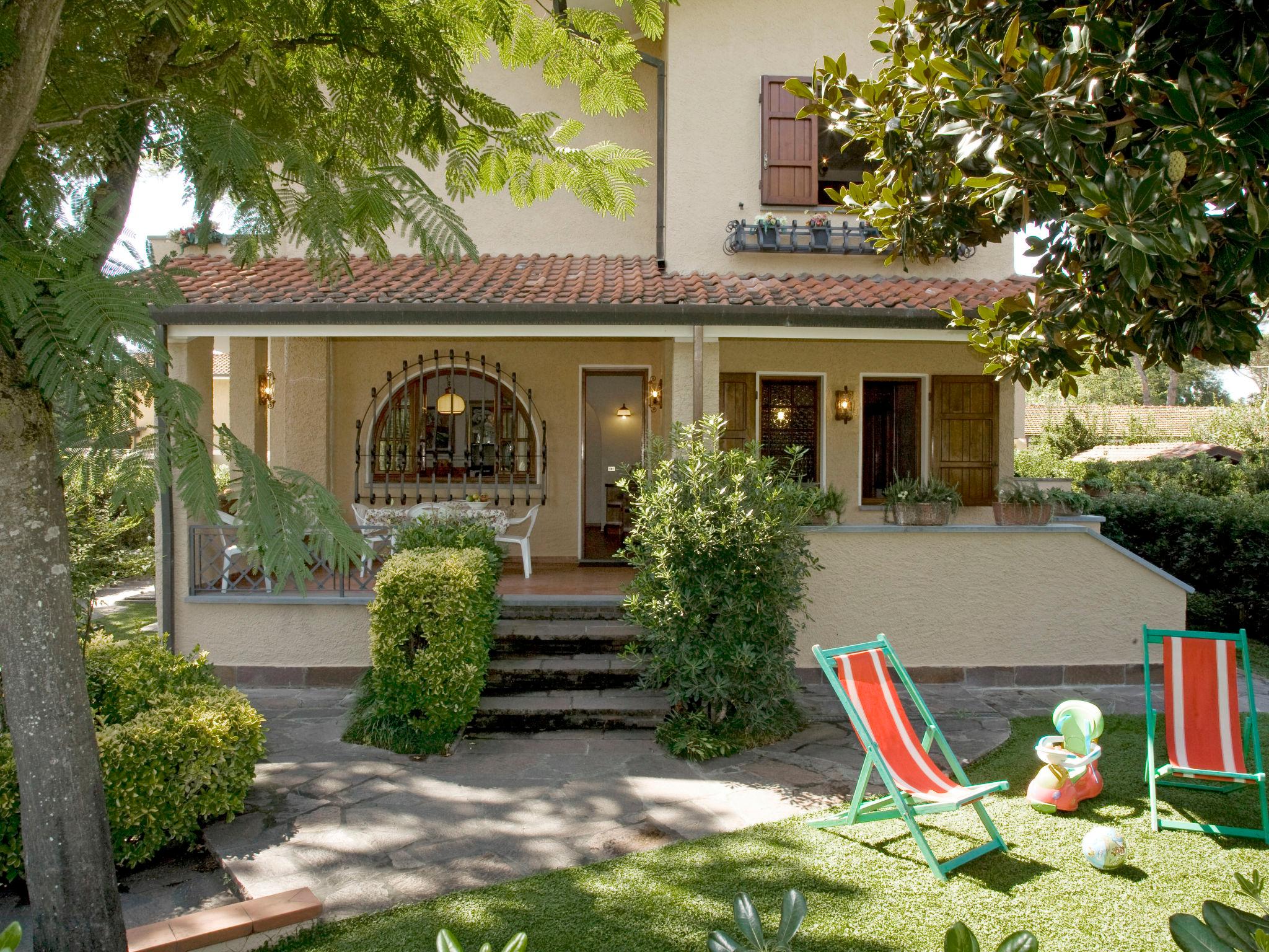 Photo 3 - Maison de 4 chambres à Forte dei Marmi avec jardin et vues à la mer