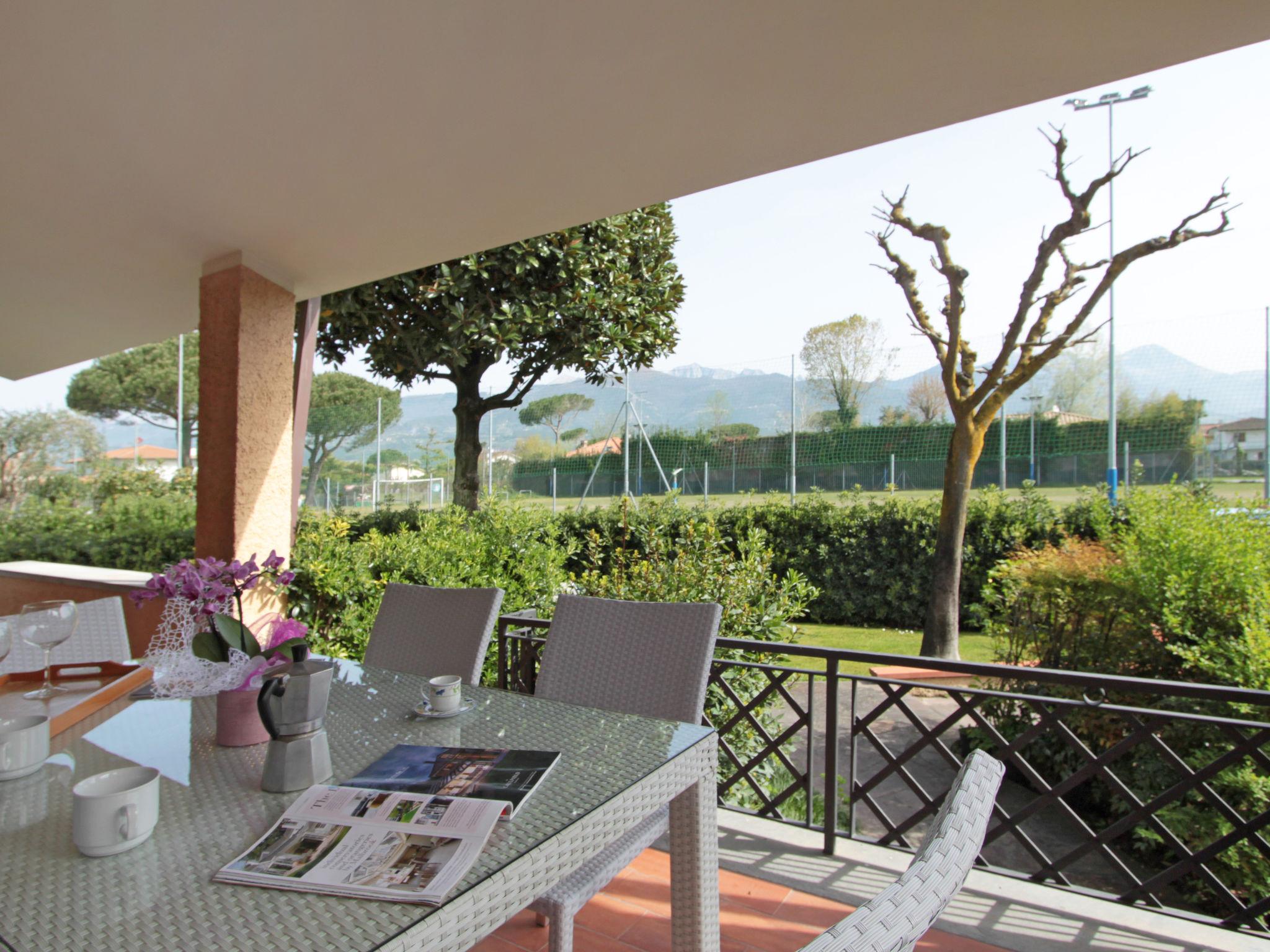 Photo 4 - Maison de 4 chambres à Forte dei Marmi avec jardin et vues à la mer