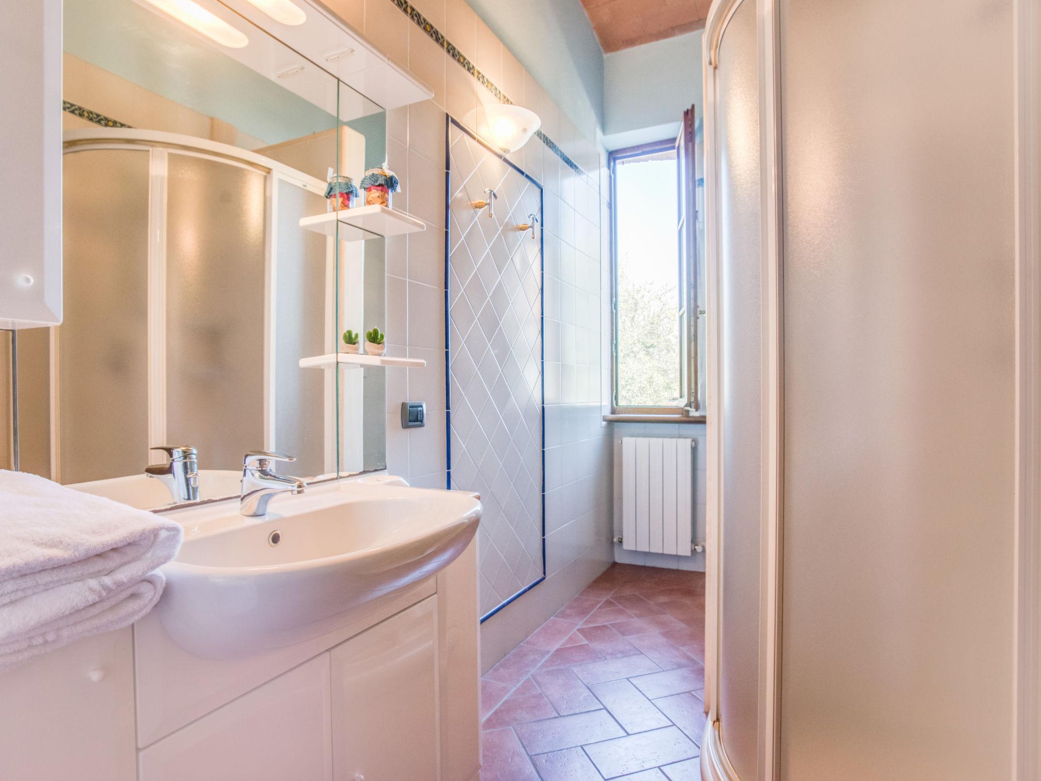 Foto 17 - Apartment mit 2 Schlafzimmern in Castelnuovo Berardenga mit garten