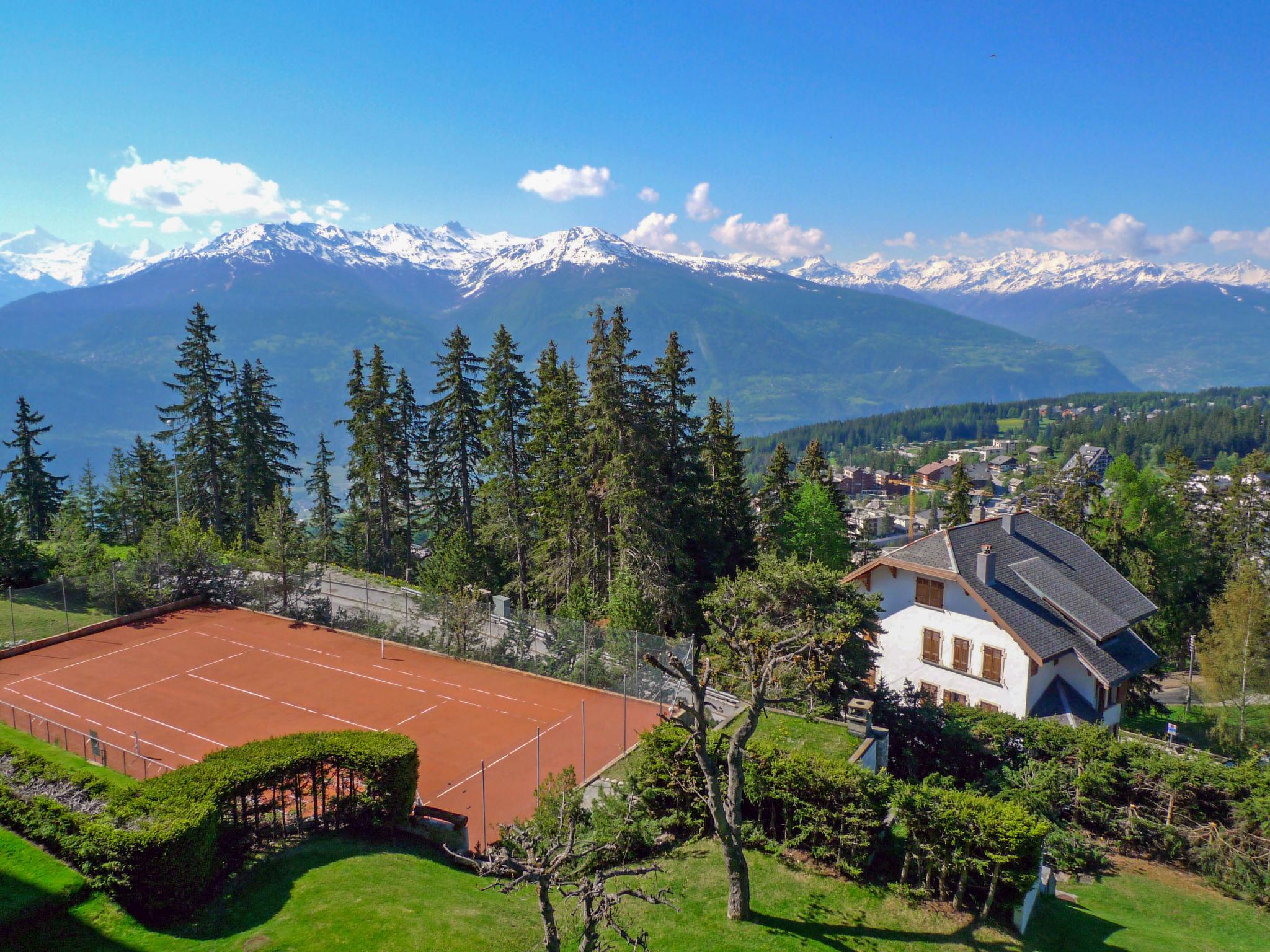 Foto 1 - Appartamento con 3 camere da letto a Crans-Montana con piscina e vista sulle montagne