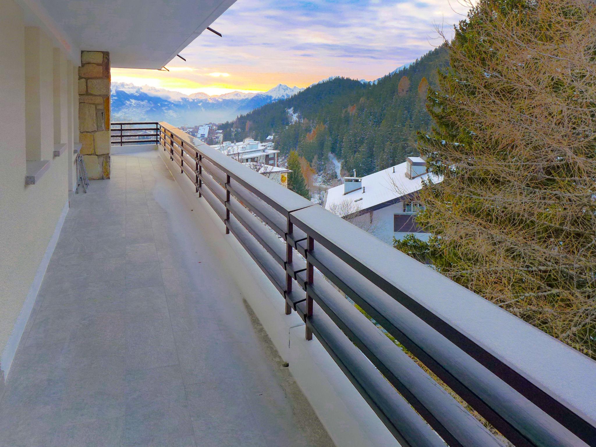 Photo 30 - 3 bedroom Apartment in Crans-Montana with swimming pool and garden