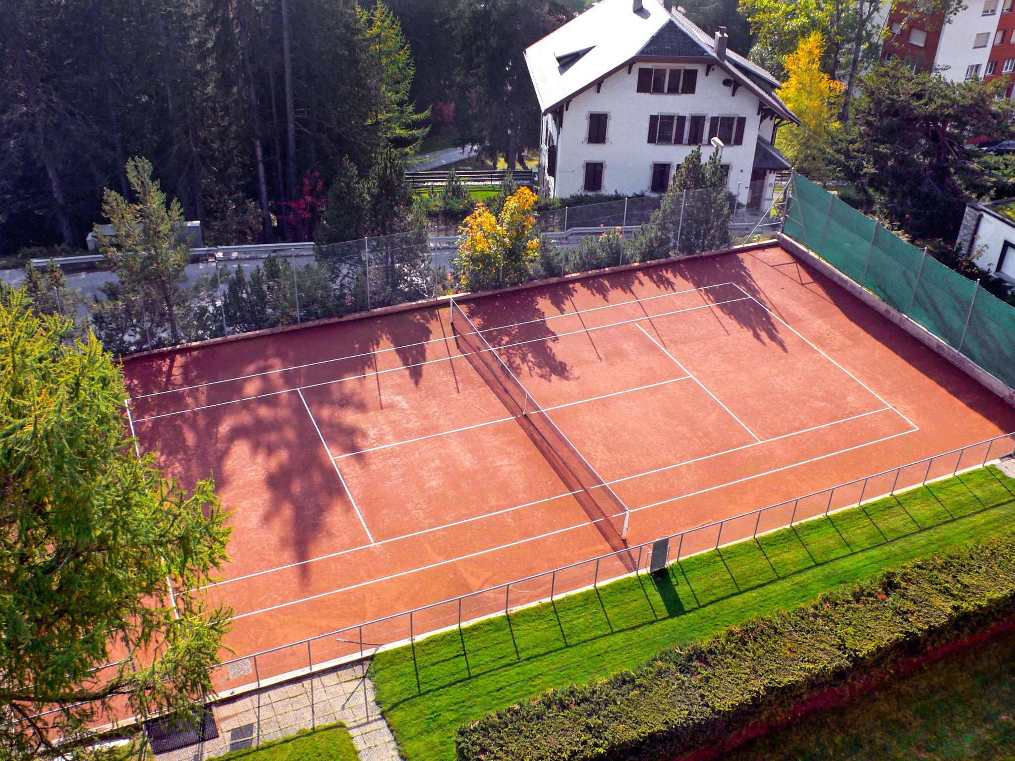 Foto 3 - Apartamento em Crans-Montana com piscina e vista para a montanha