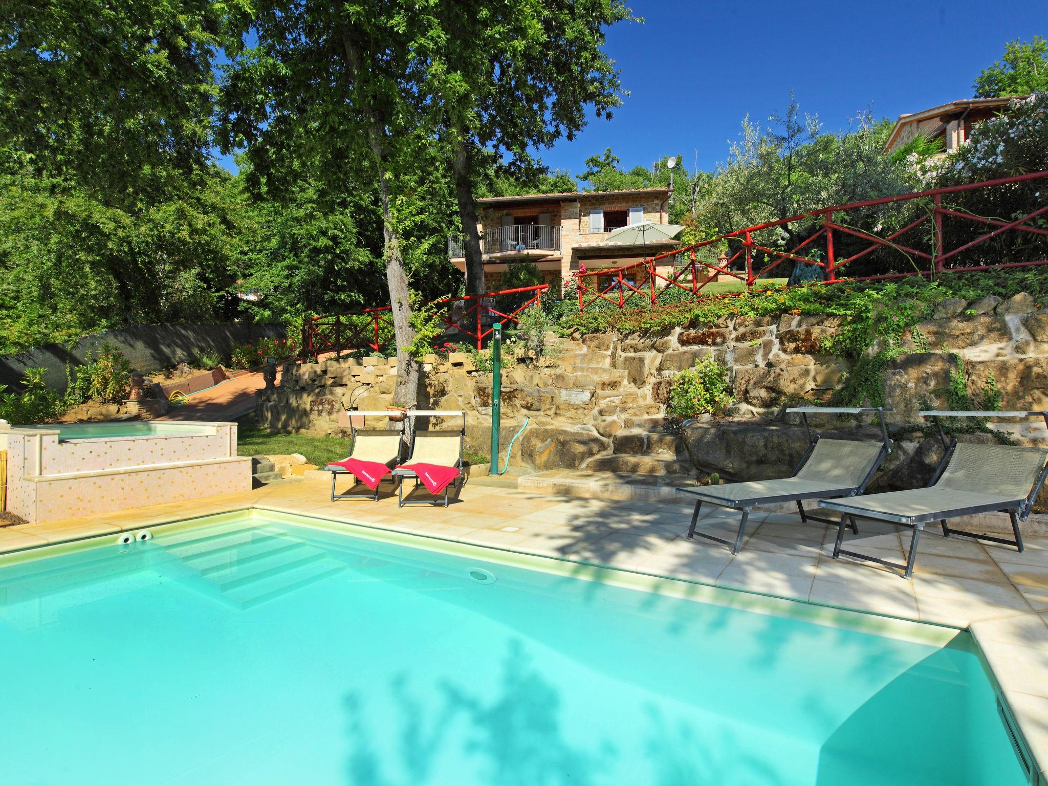 Foto 1 - Casa de 3 habitaciones en Magione con piscina privada y vistas a la montaña