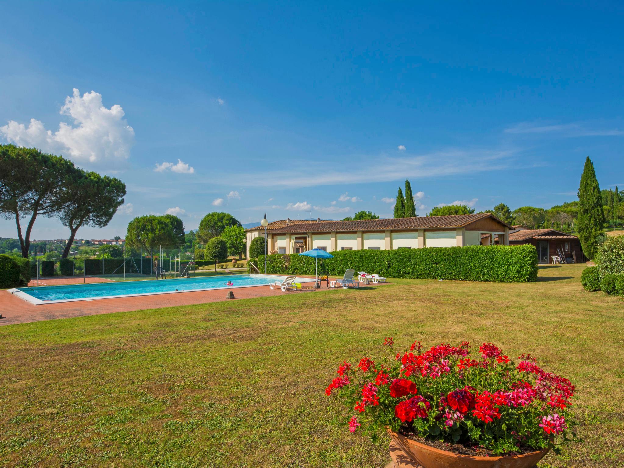 Photo 23 - 2 bedroom Apartment in Bucine with swimming pool and garden