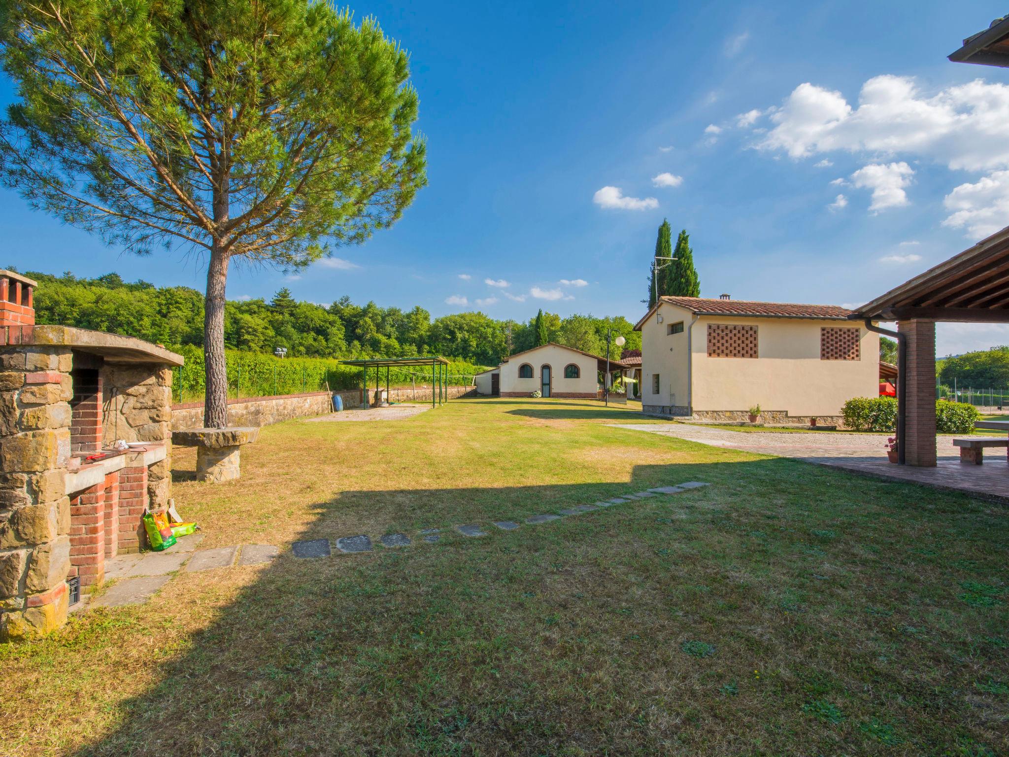 Foto 24 - Appartamento con 3 camere da letto a Bucine con piscina e giardino