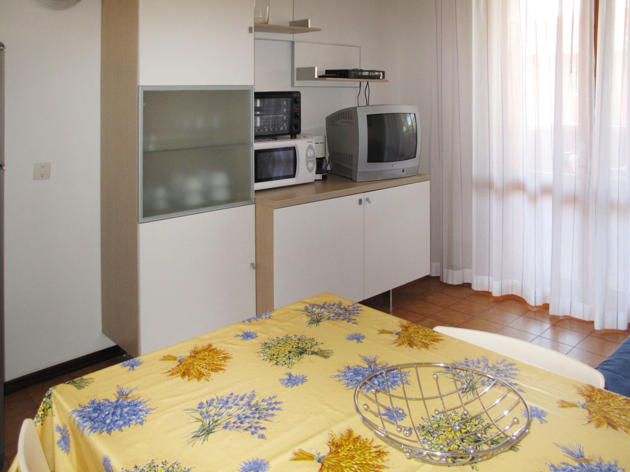 Foto 4 - Apartamento de 2 habitaciones en San Michele al Tagliamento con piscina y jardín