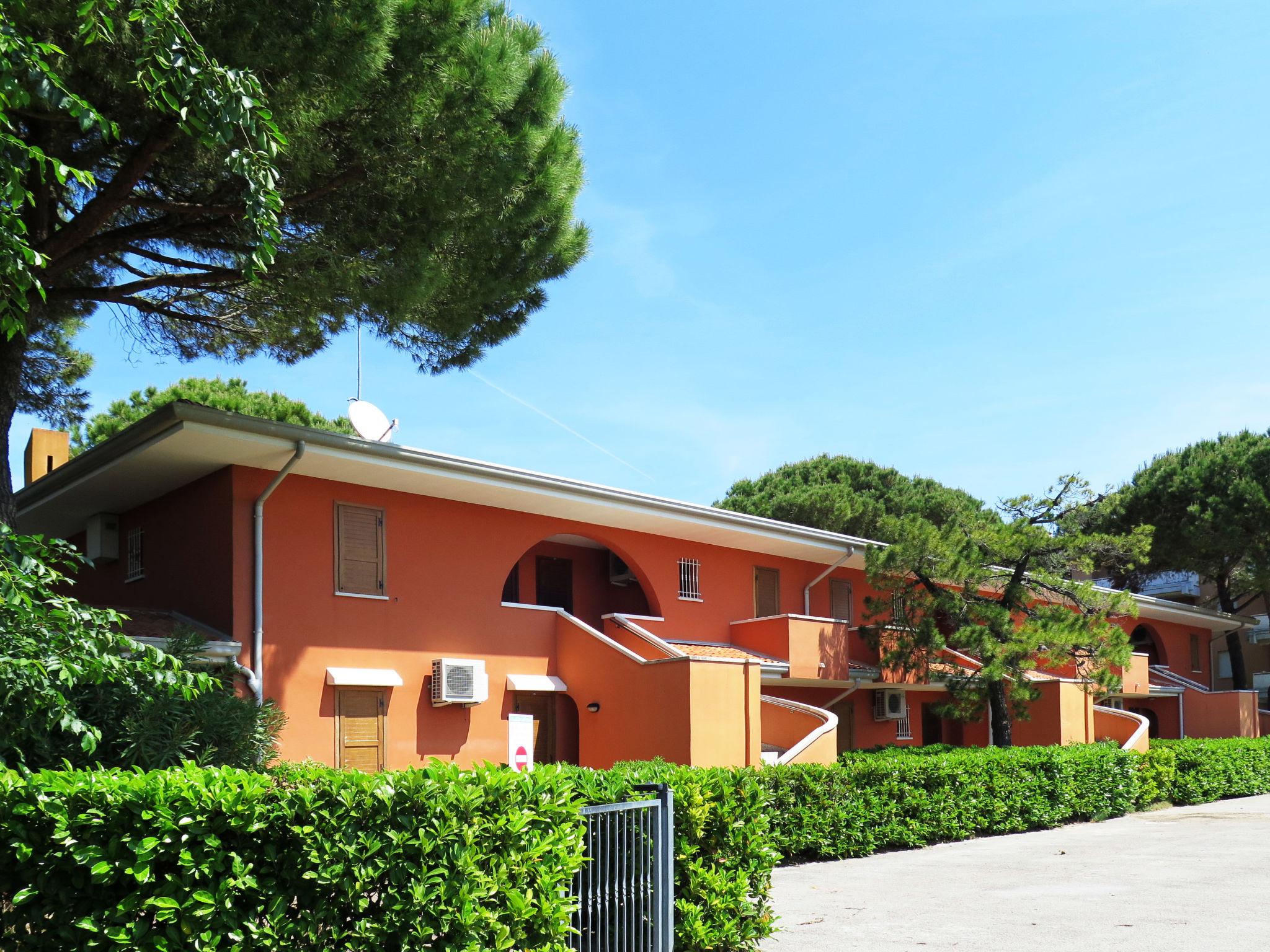 Foto 15 - Apartamento de 2 habitaciones en San Michele al Tagliamento con piscina y vistas al mar