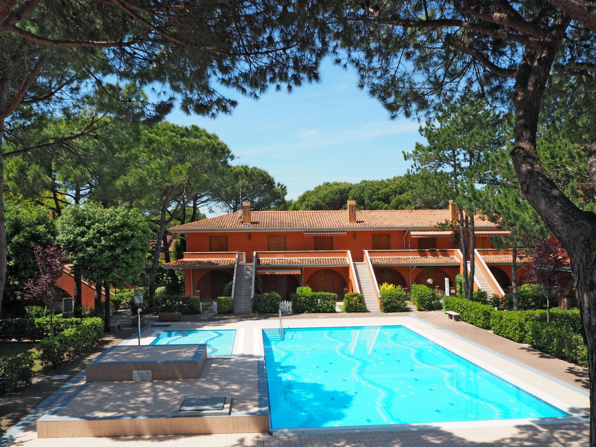 Foto 11 - Apartment mit 2 Schlafzimmern in San Michele al Tagliamento mit schwimmbad und blick aufs meer