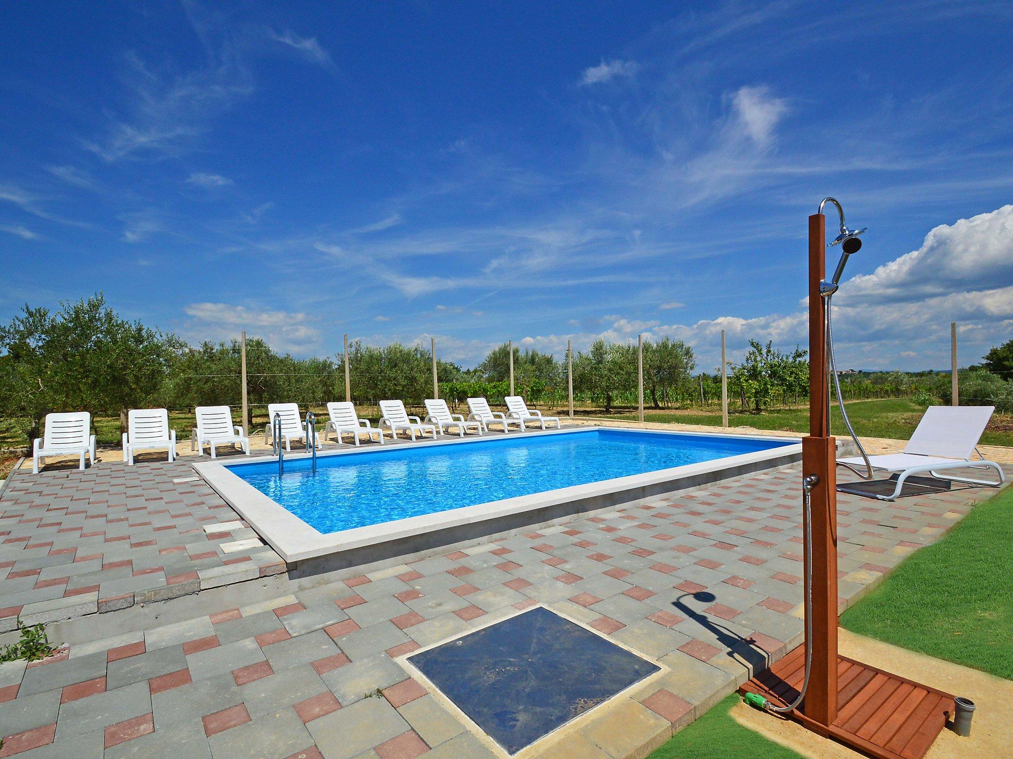 Foto 24 - Casa de 5 habitaciones en Buje con piscina privada y vistas al mar