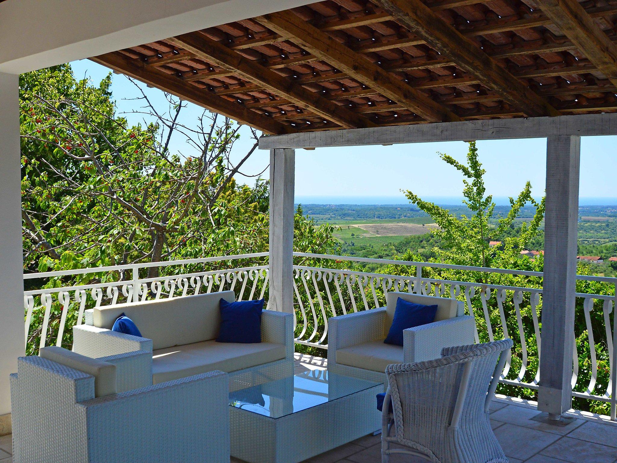 Photo 26 - Maison de 5 chambres à Buje avec piscine privée et vues à la mer