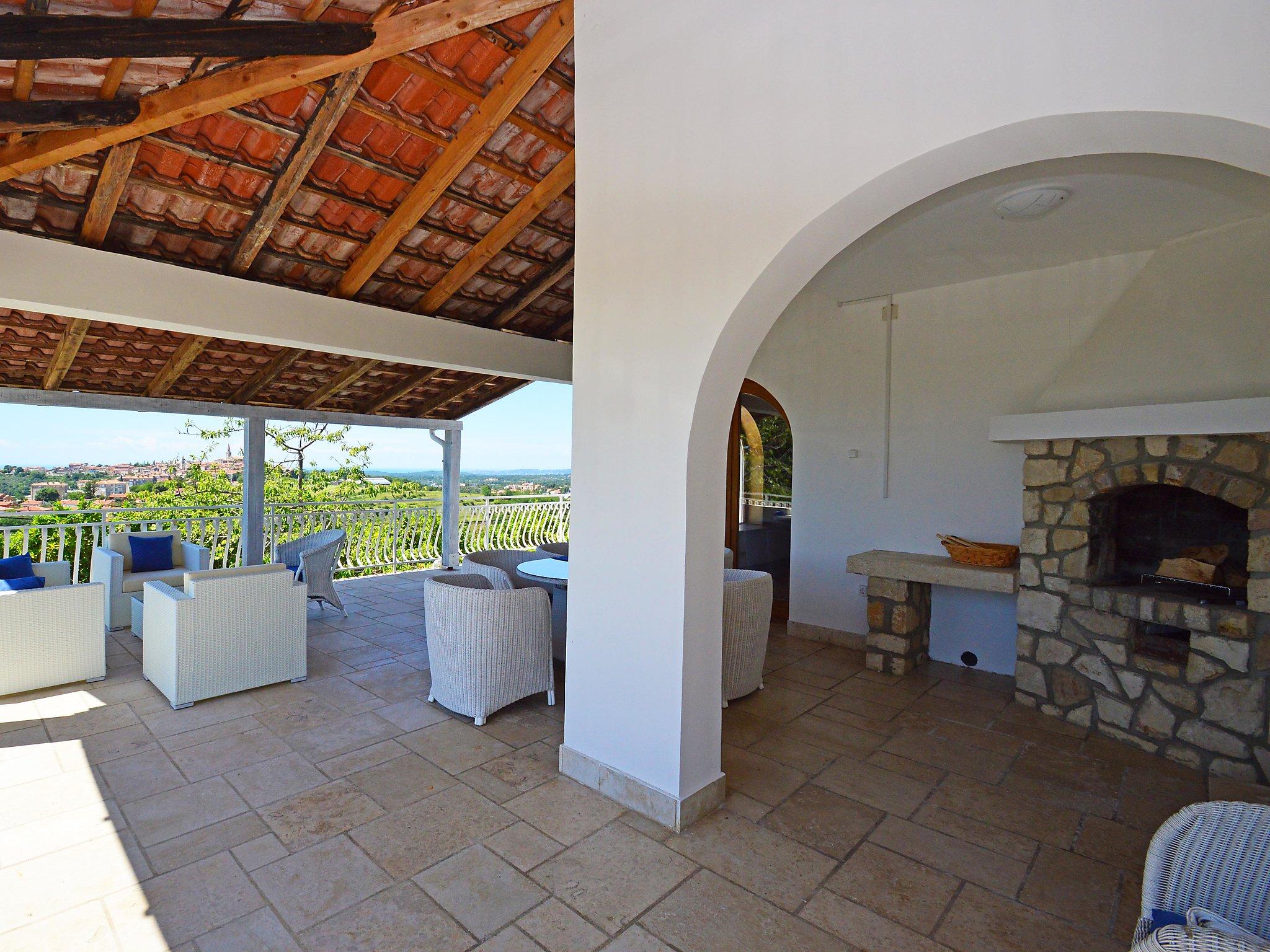 Photo 3 - Maison de 5 chambres à Buje avec piscine privée et vues à la mer