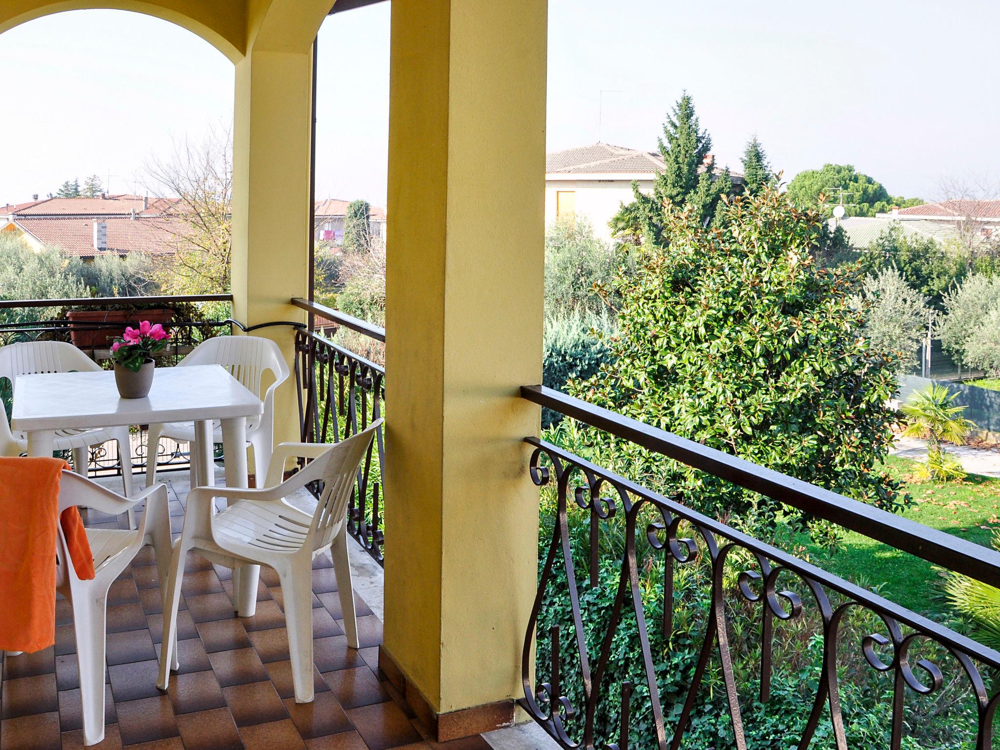 Foto 3 - Appartamento con 2 camere da letto a Lazise con piscina e vista sulle montagne