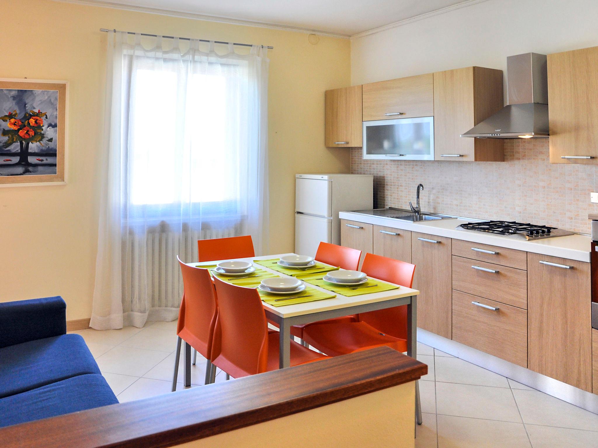 Photo 4 - 2 bedroom Apartment in Lazise with swimming pool and mountain view