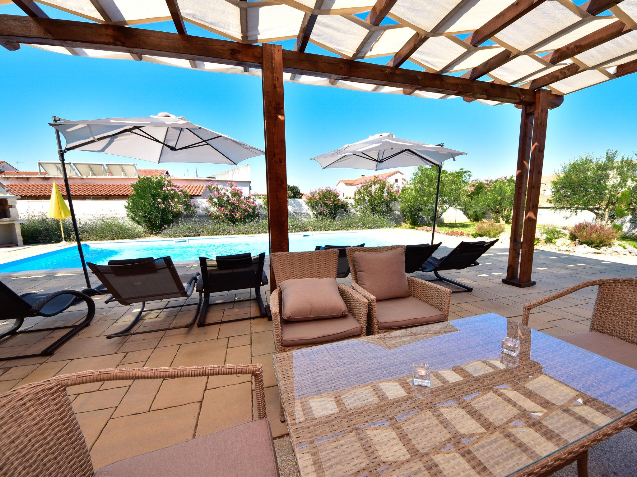 Foto 29 - Casa con 3 camere da letto a Biograd na Moru con piscina privata e vista mare