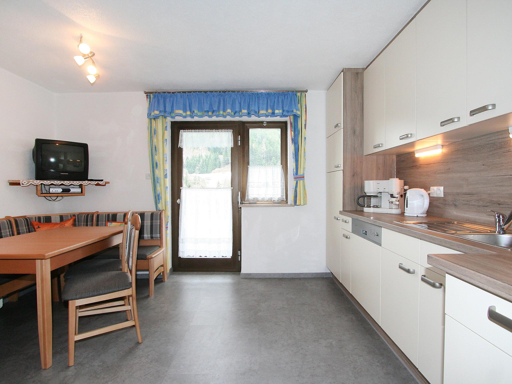 Photo 6 - Appartement de 4 chambres à Pians avec terrasse et vues sur la montagne