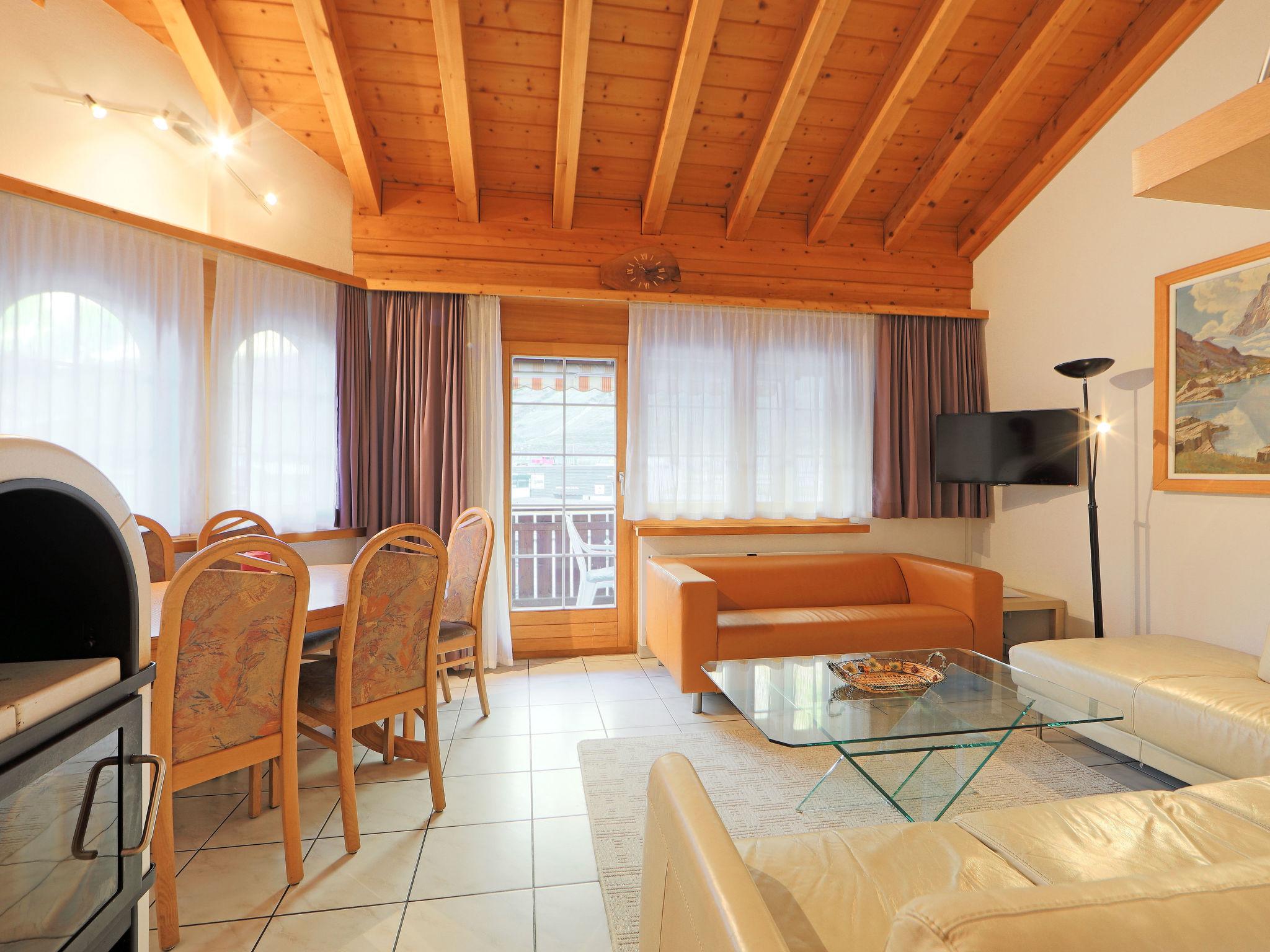 Photo 3 - 4 bedroom Apartment in Zermatt with sauna and mountain view