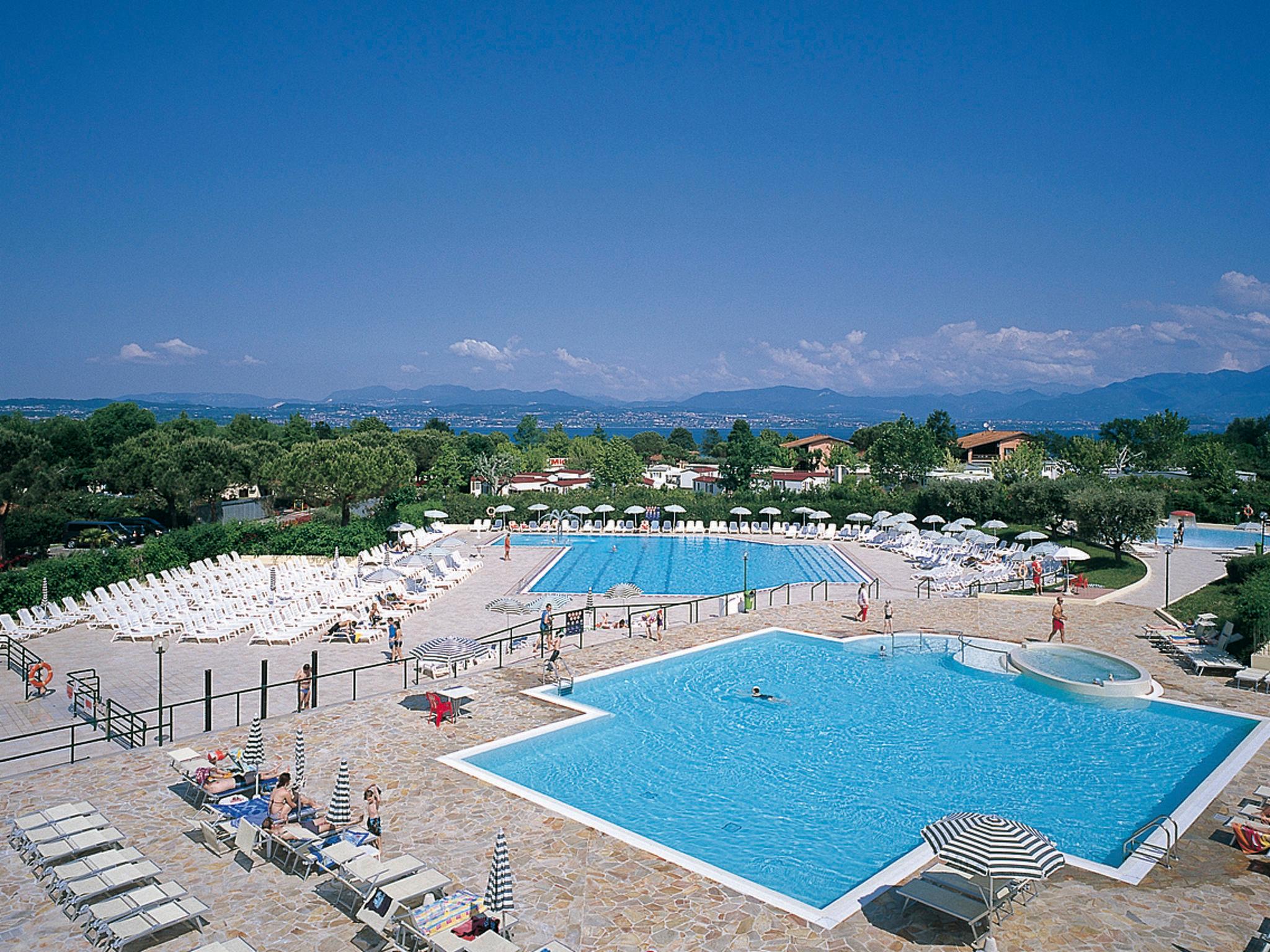 Foto 27 - Appartamento con 2 camere da letto a Sirmione con piscina e vista sulle montagne