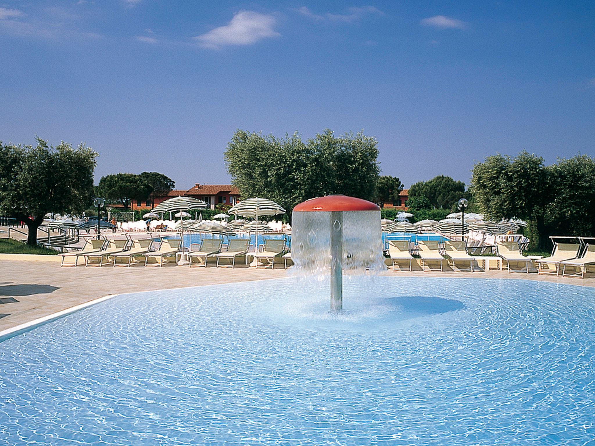 Photo 30 - Appartement de 2 chambres à Sirmione avec piscine et vues sur la montagne