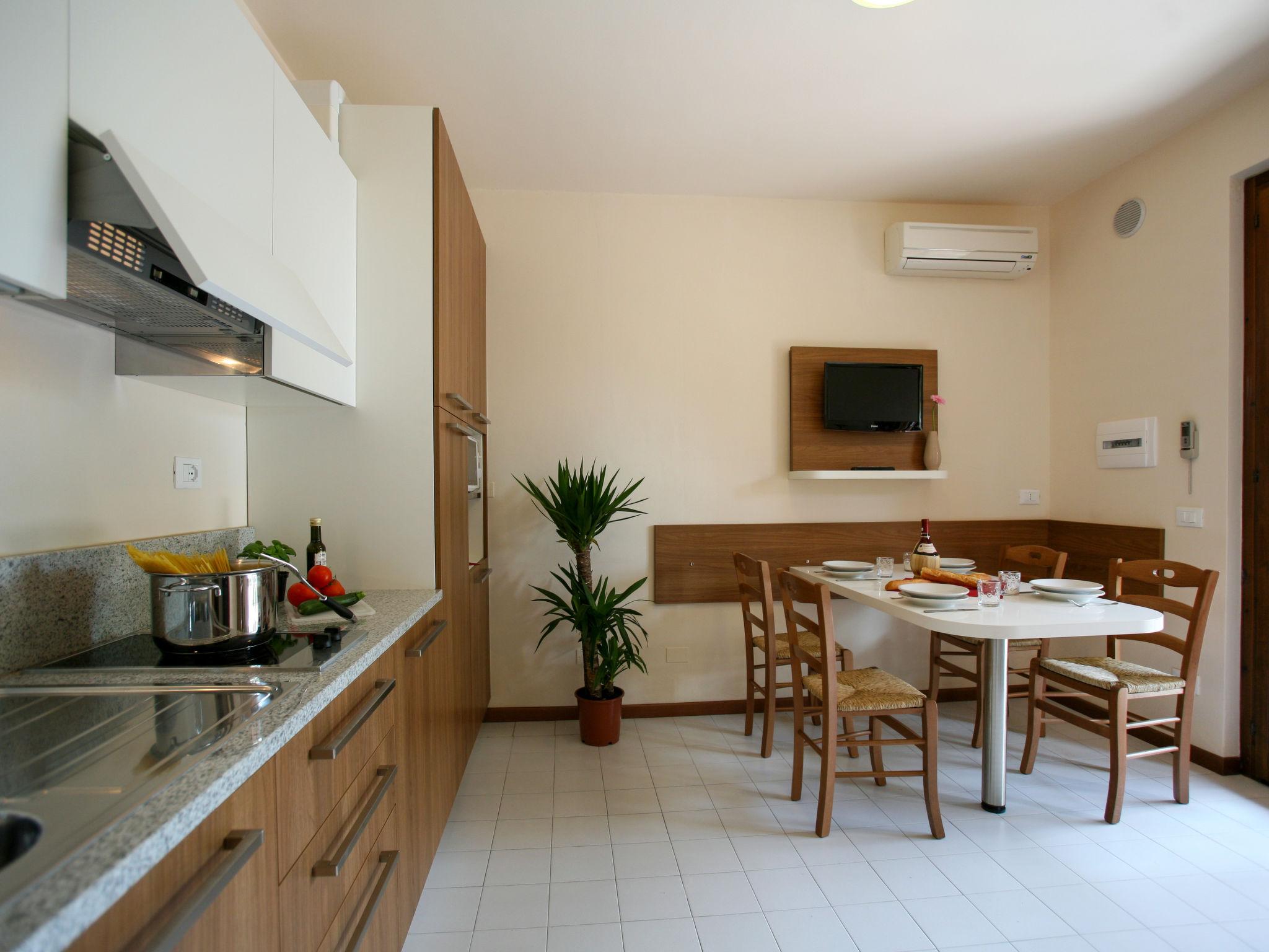 Photo 5 - 1 bedroom House in Sirmione with swimming pool and garden