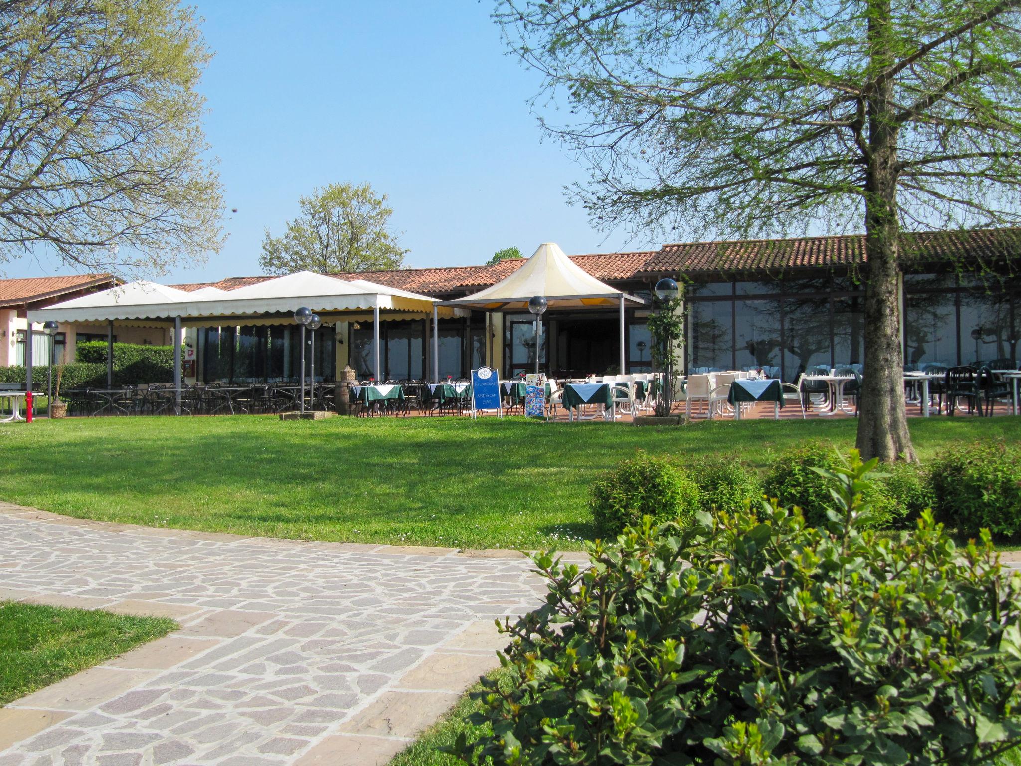 Foto 14 - Casa de 1 habitación en Sirmione con piscina y jardín