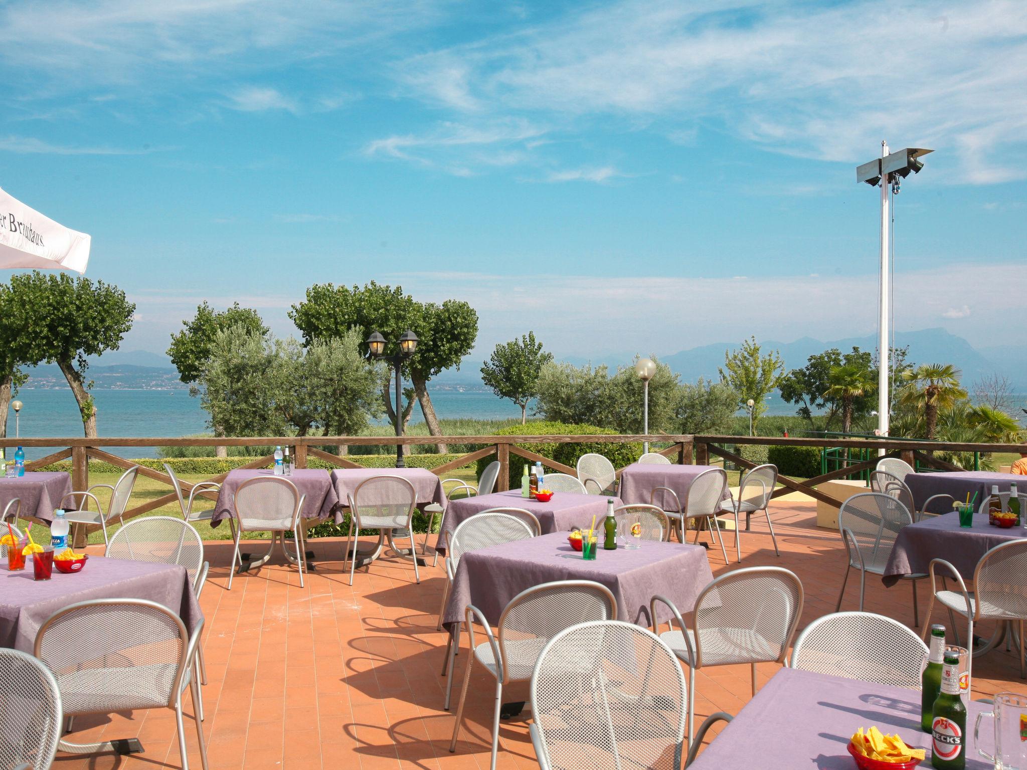 Photo 34 - Appartement de 2 chambres à Sirmione avec piscine et vues sur la montagne