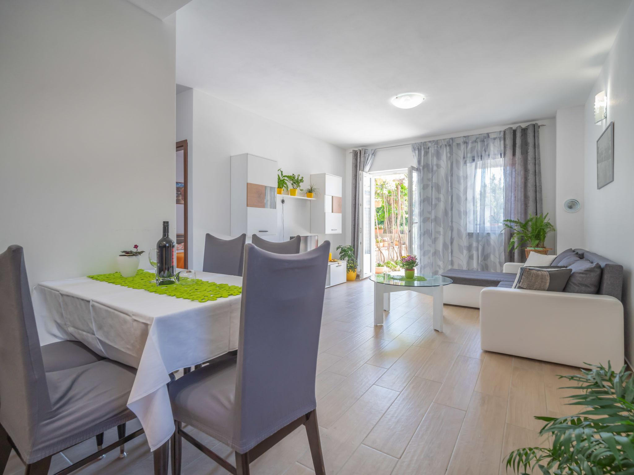 Foto 3 - Apartment mit 2 Schlafzimmern in Crikvenica mit terrasse