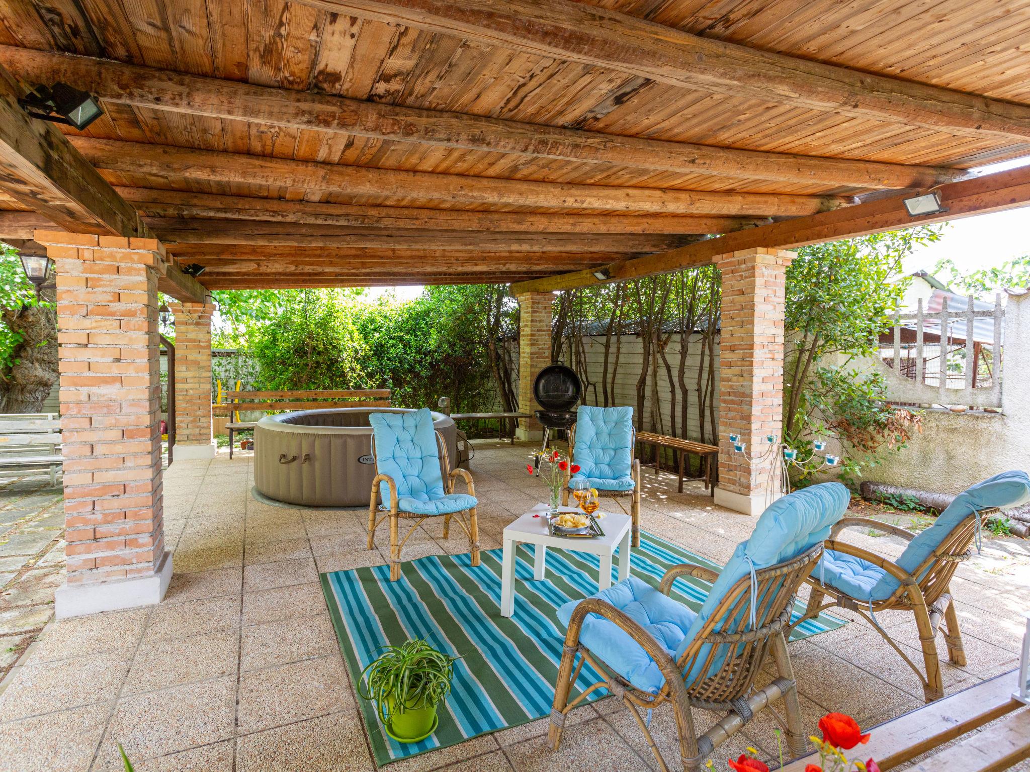 Foto 3 - Casa de 3 quartos em Rosciano com jardim e vistas do mar