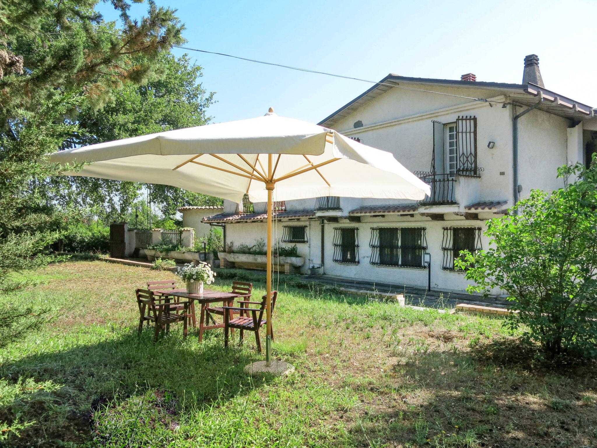 Photo 1 - Maison de 3 chambres à Rosciano avec jardin et terrasse