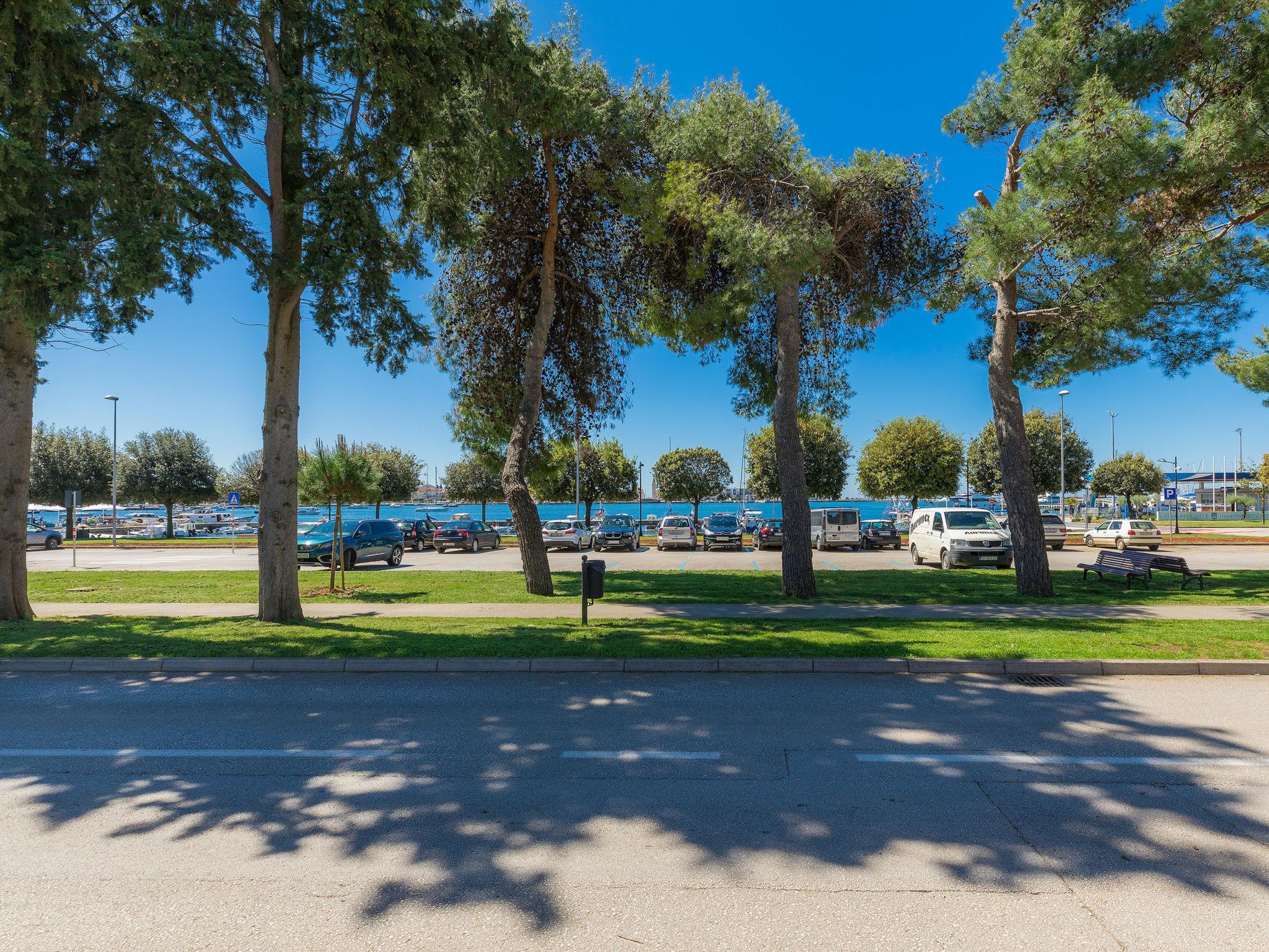 Photo 23 - Maison de 2 chambres à Umag avec jardin et vues à la mer