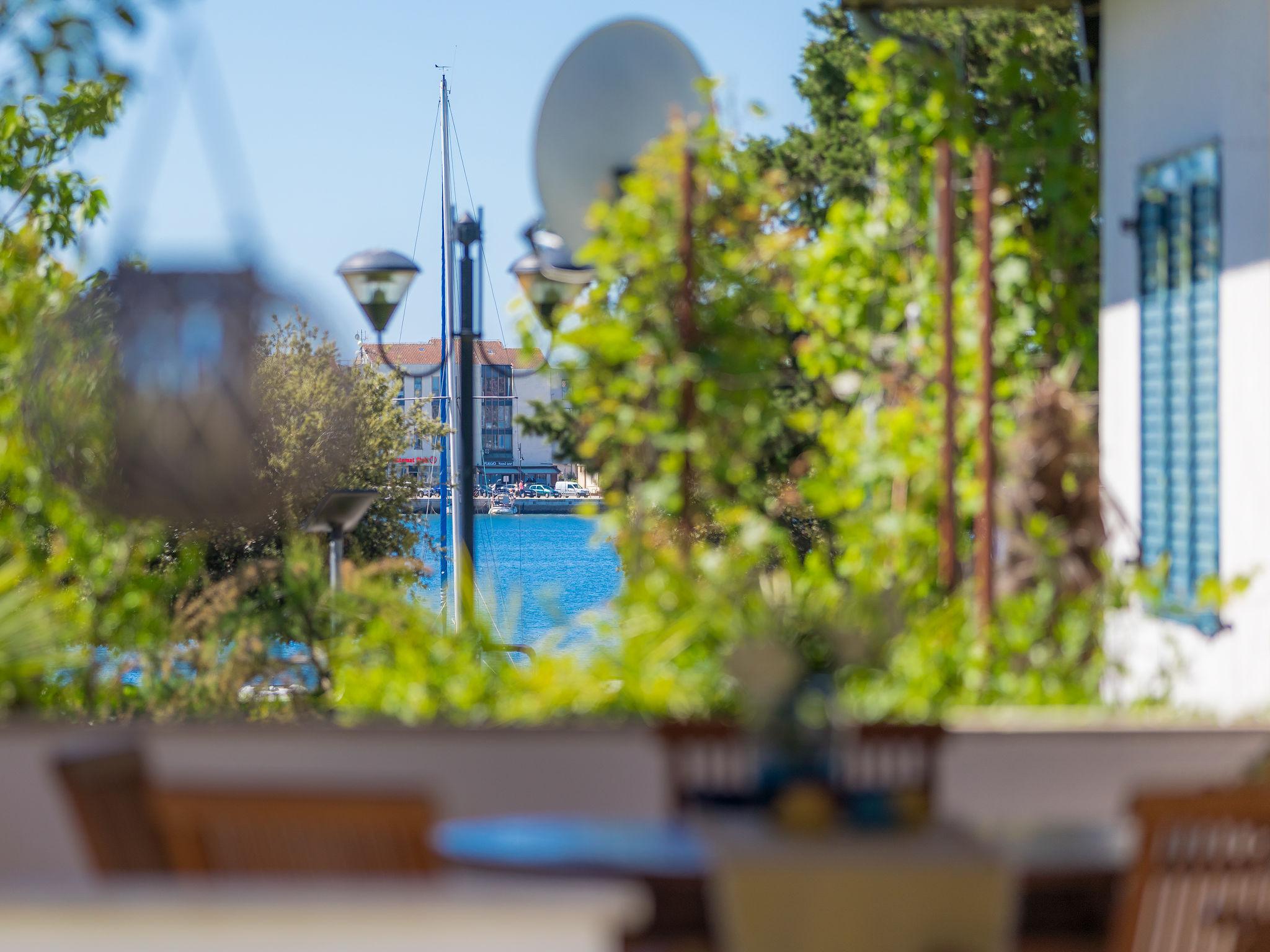 Photo 22 - Maison de 2 chambres à Umag avec jardin et terrasse