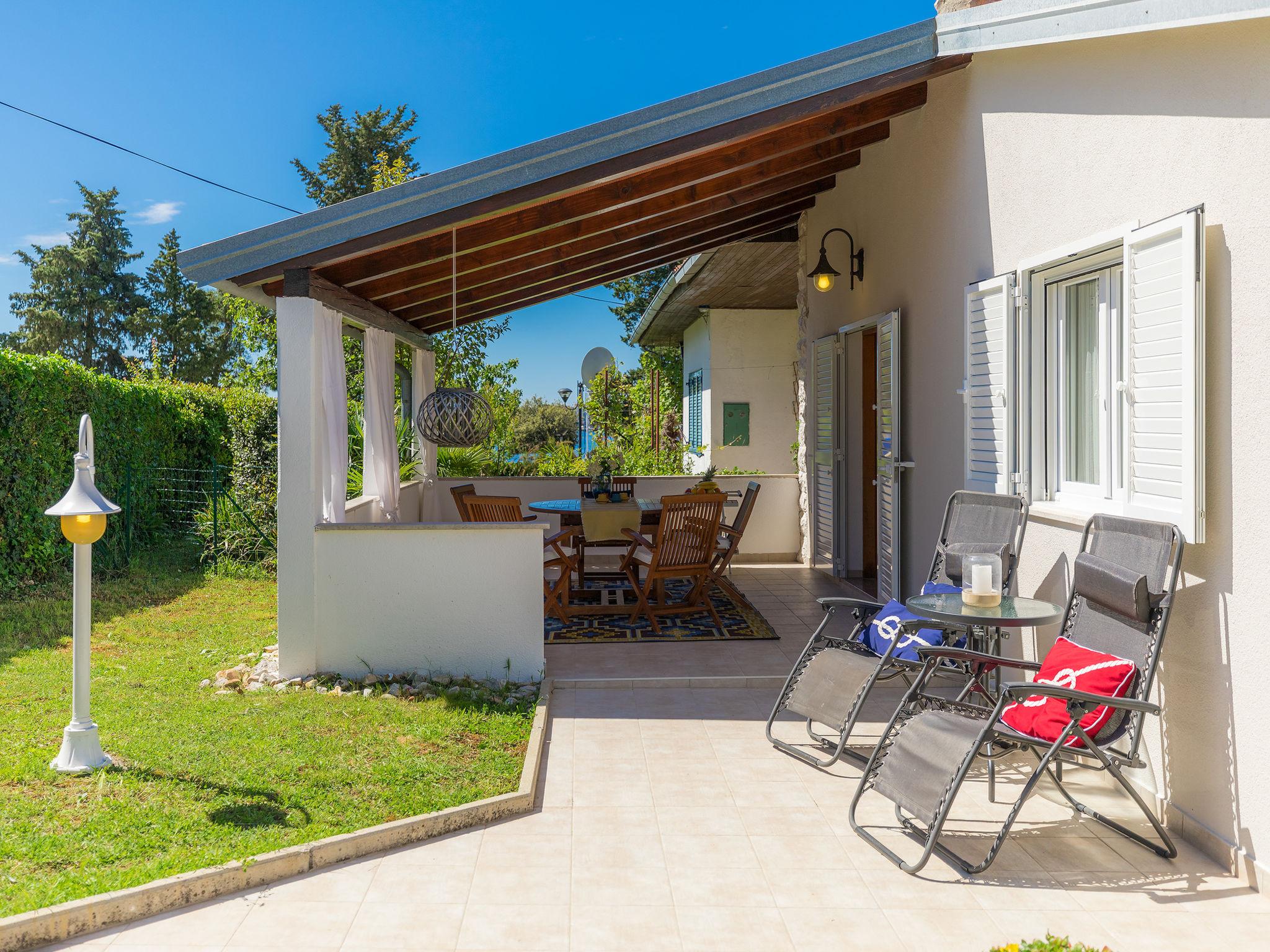 Photo 4 - Maison de 2 chambres à Umag avec jardin et vues à la mer